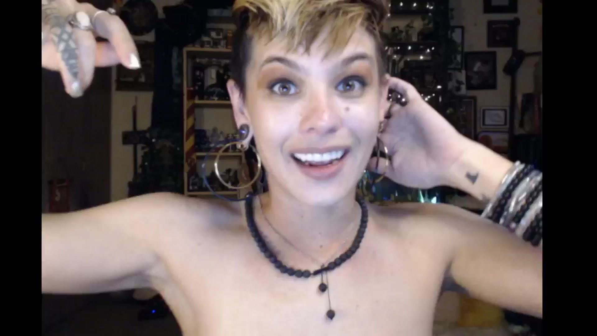 Gallery image thumbnail from Ancored's myfreecams stream on, 08/07/2024, 24:01 image 15 of 20