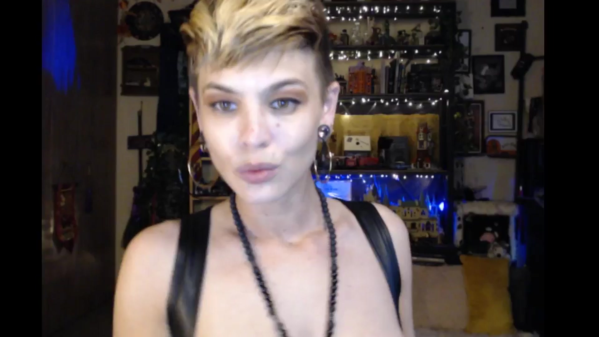 Gallery image thumbnail from Ancored's myfreecams stream on, 08/07/2024, 24:27 image 6 of 20