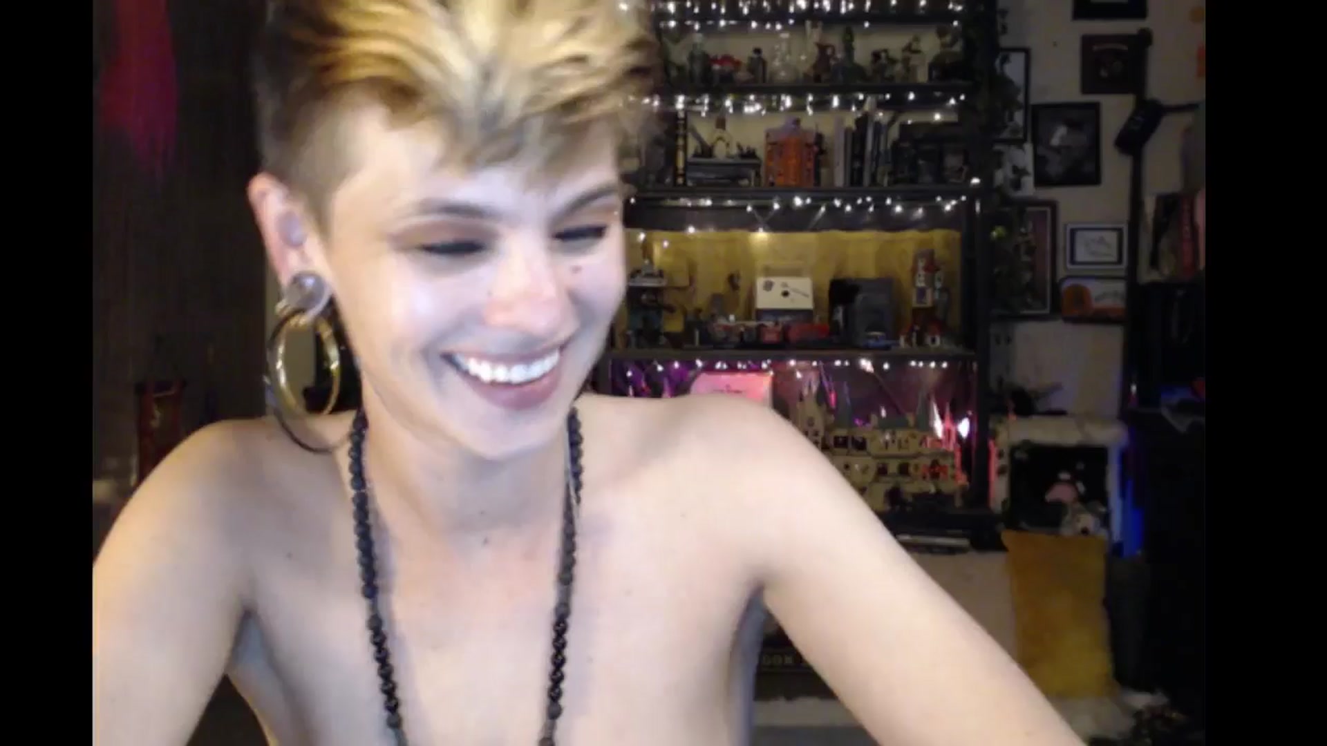 Gallery image thumbnail from Ancored's myfreecams stream on, 08/07/2024, 24:27 image 15 of 20