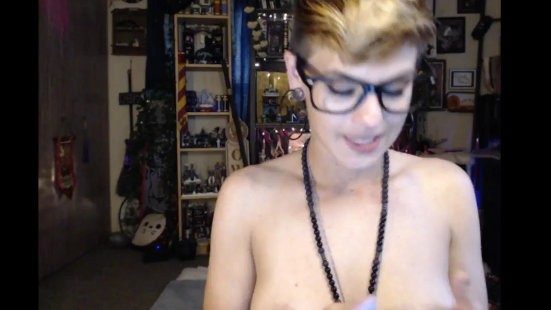 Gallery image thumbnail from Ancored's myfreecams stream on, 08/08/2024, 01:11 image 6 of 20