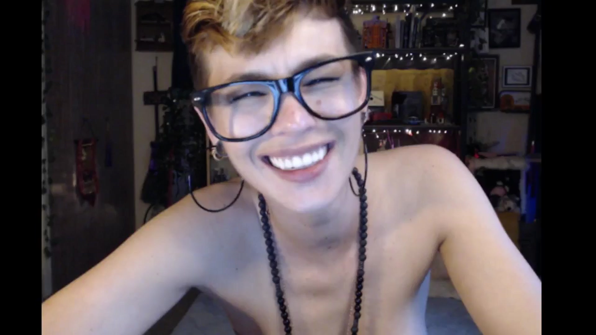 Gallery image thumbnail from Ancored's myfreecams stream on, 08/08/2024, 01:11 image 1 of 20