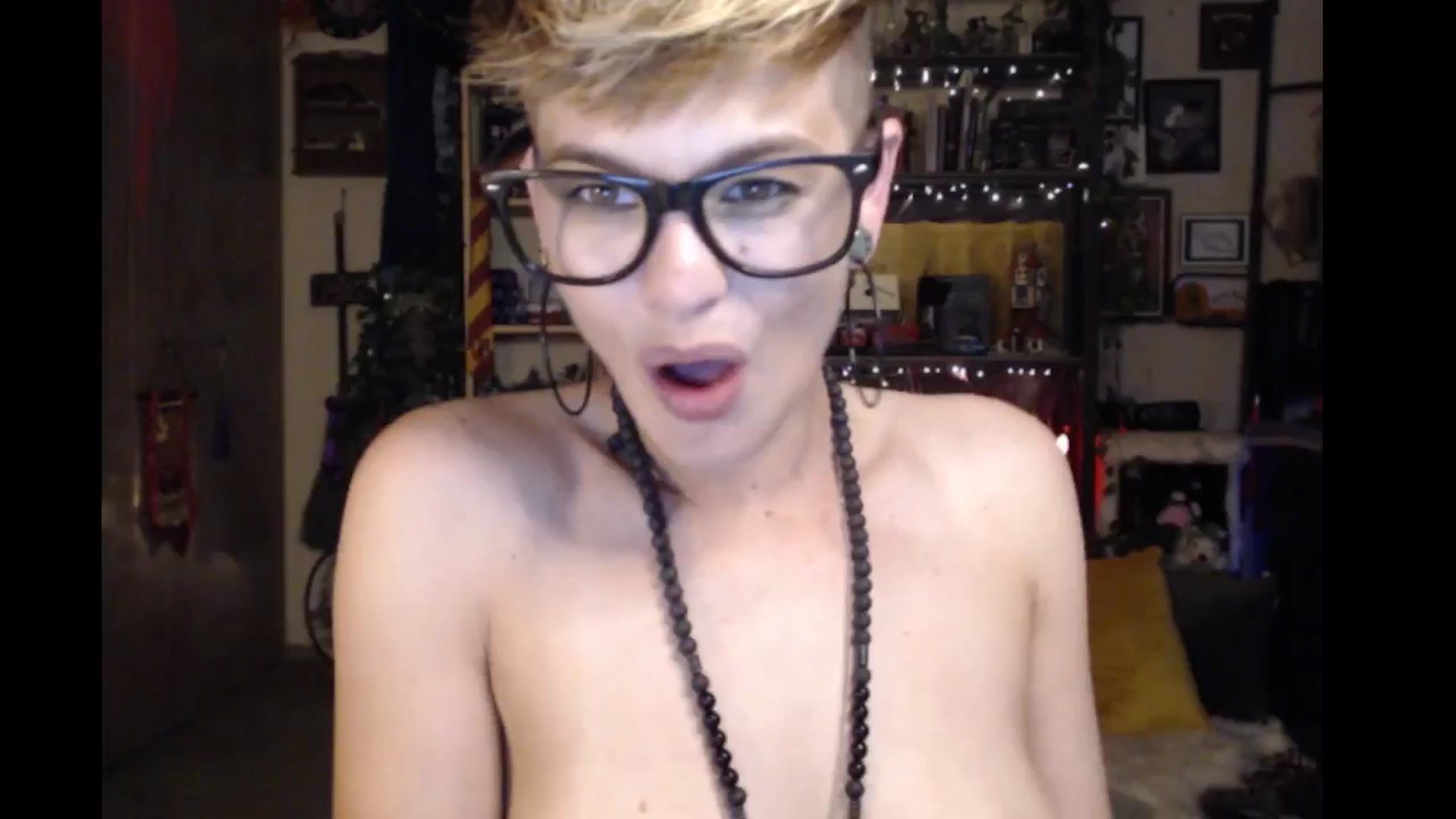 Gallery image thumbnail from Ancored's myfreecams stream on, 08/21/2024, 24:39 image 19 of 20