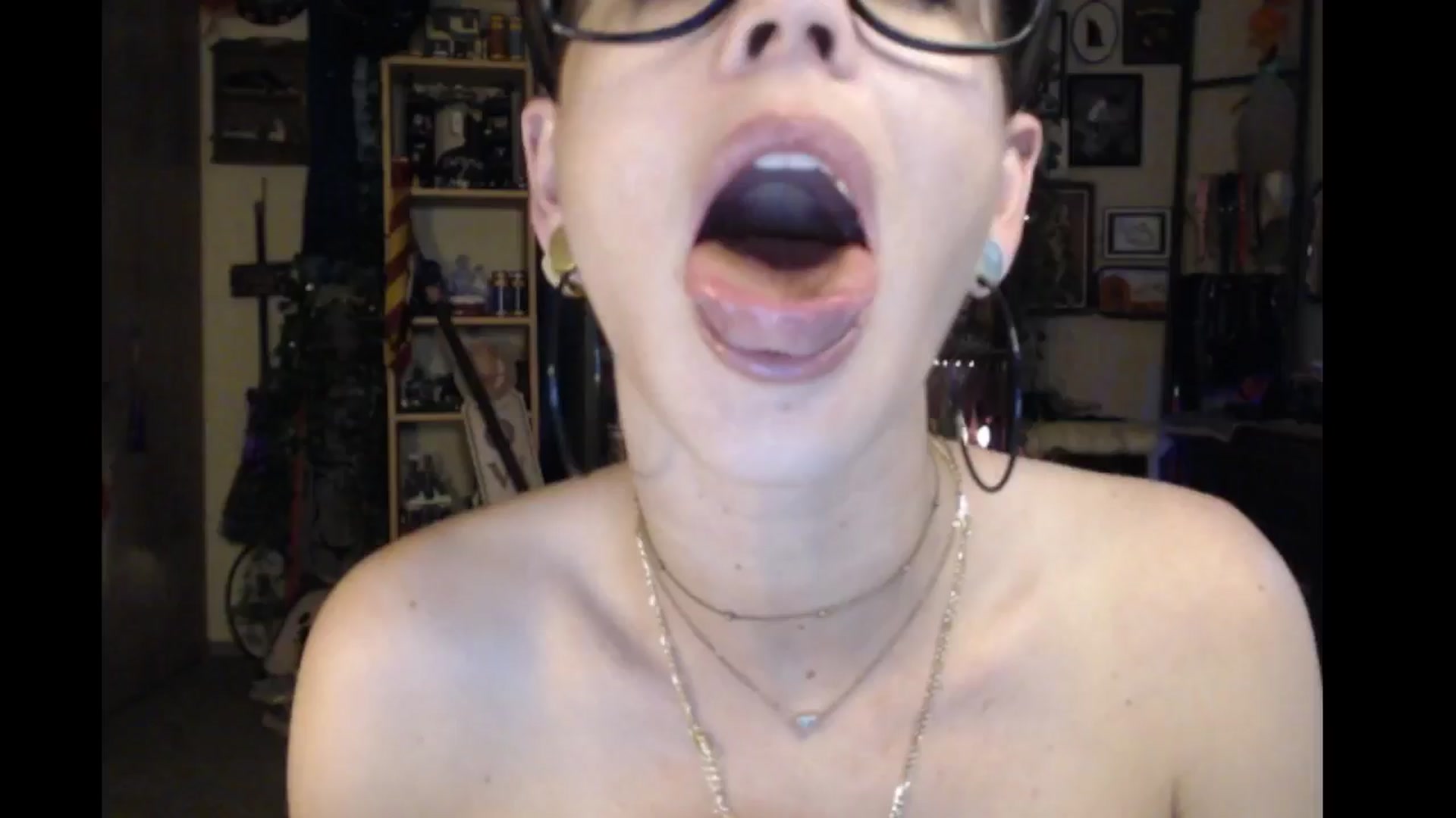 Gallery image thumbnail from Ancored's myfreecams stream on, 08/29/2024, 01:06 image 15 of 20