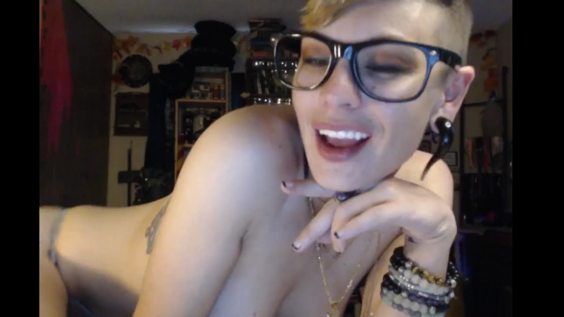 Gallery image thumbnail from Ancored's myfreecams stream on, 08/29/2024, 22:47 image 6 of 20