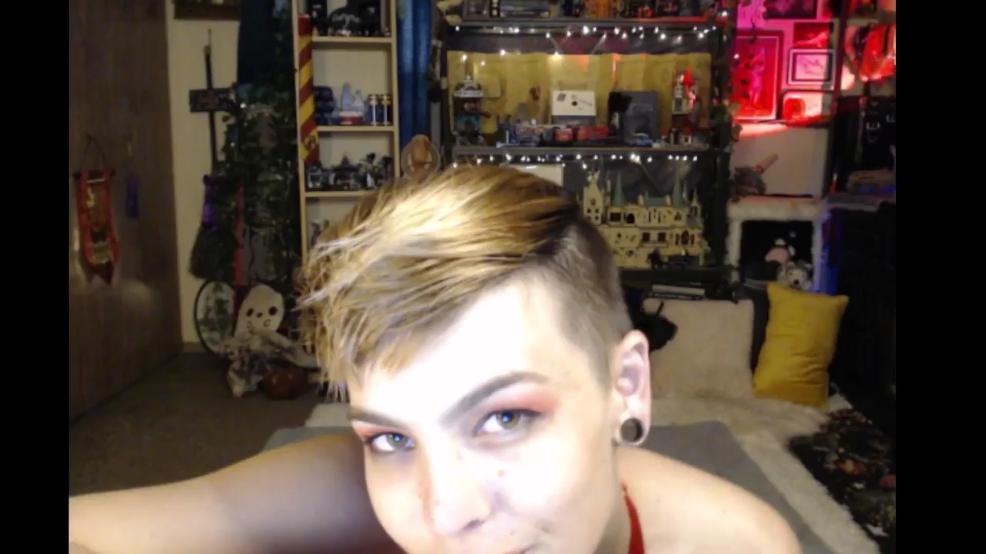 Gallery image thumbnail from Ancored's myfreecams stream on, 09/13/2024, 01:02 image 11 of 20