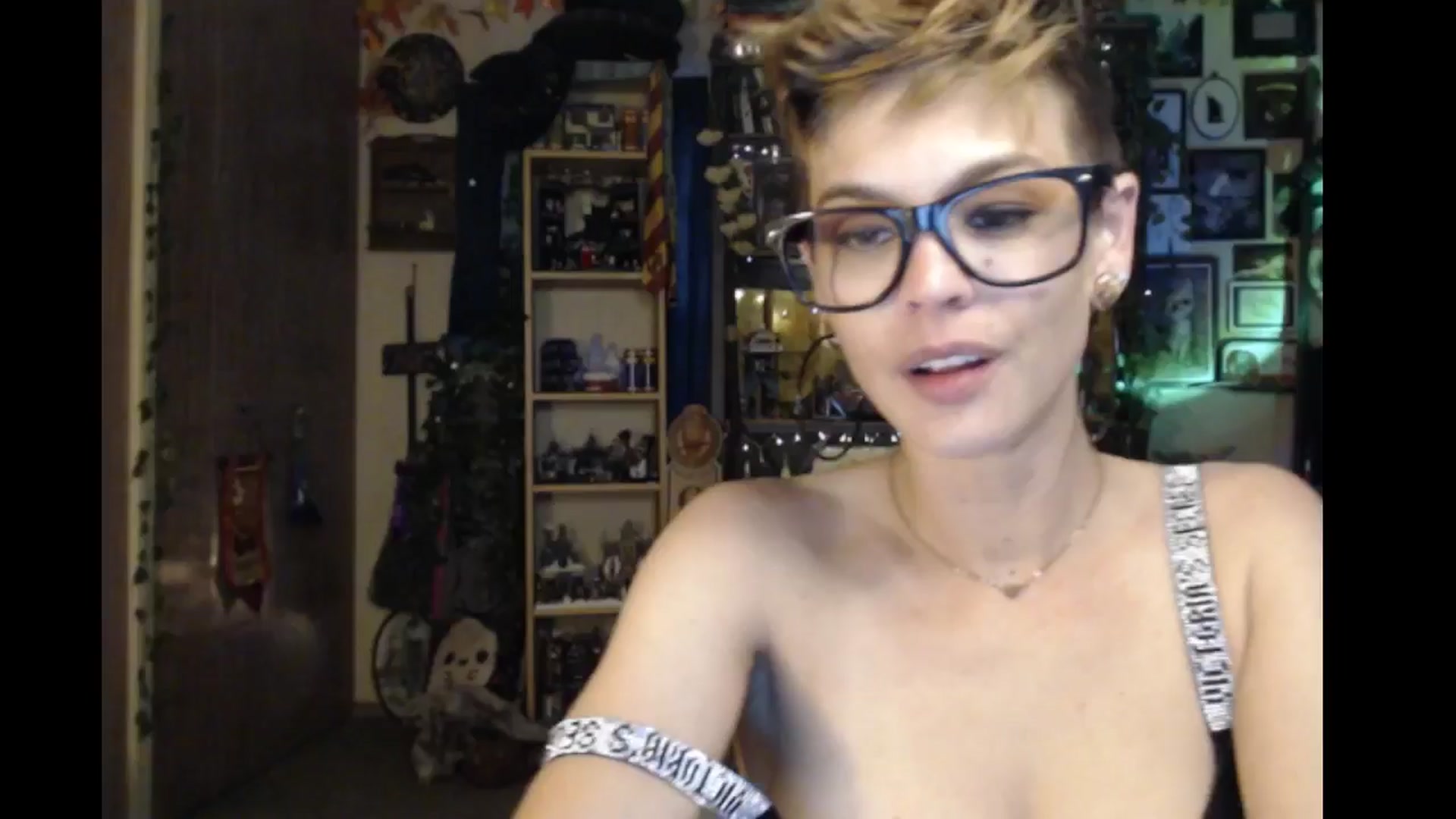 Gallery image thumbnail from Ancored's myfreecams stream on, 09/23/2024, 23:57 image 8 of 20