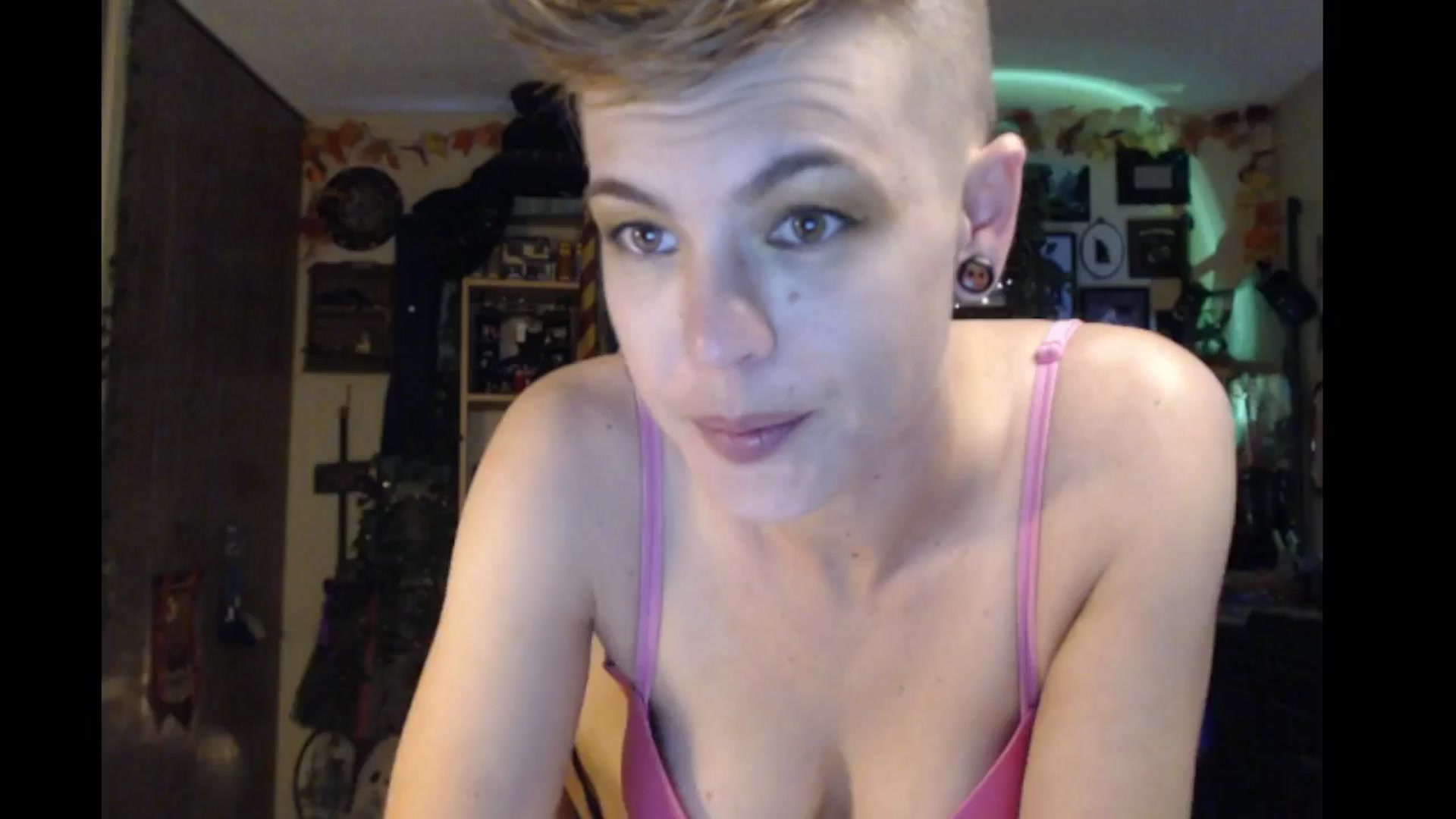Gallery image thumbnail from Ancored's myfreecams stream on, 10/08/2024, 01:32 image 8 of 20