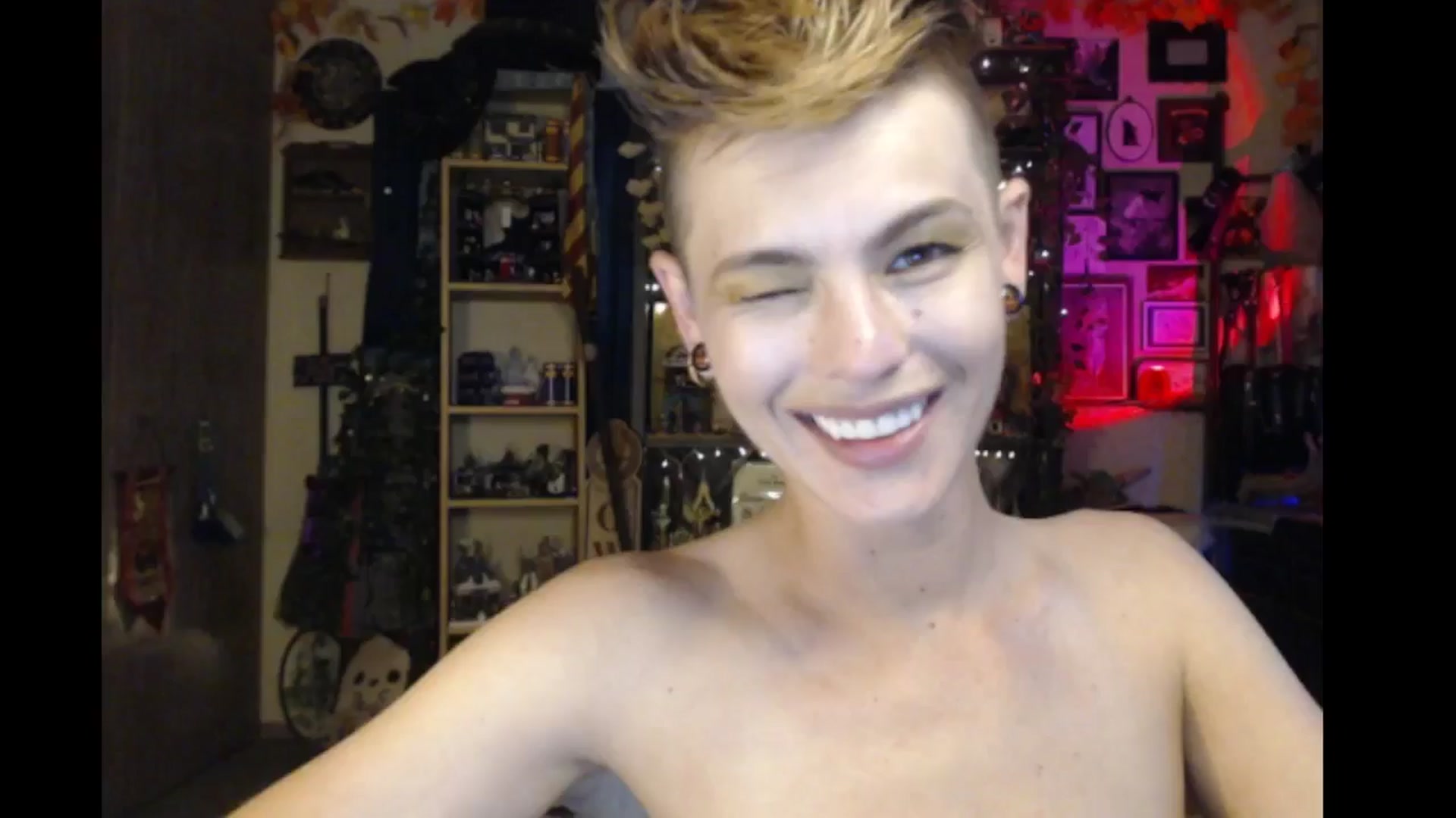 Gallery image thumbnail from Ancored's myfreecams stream on, 10/08/2024, 01:32 image 6 of 20