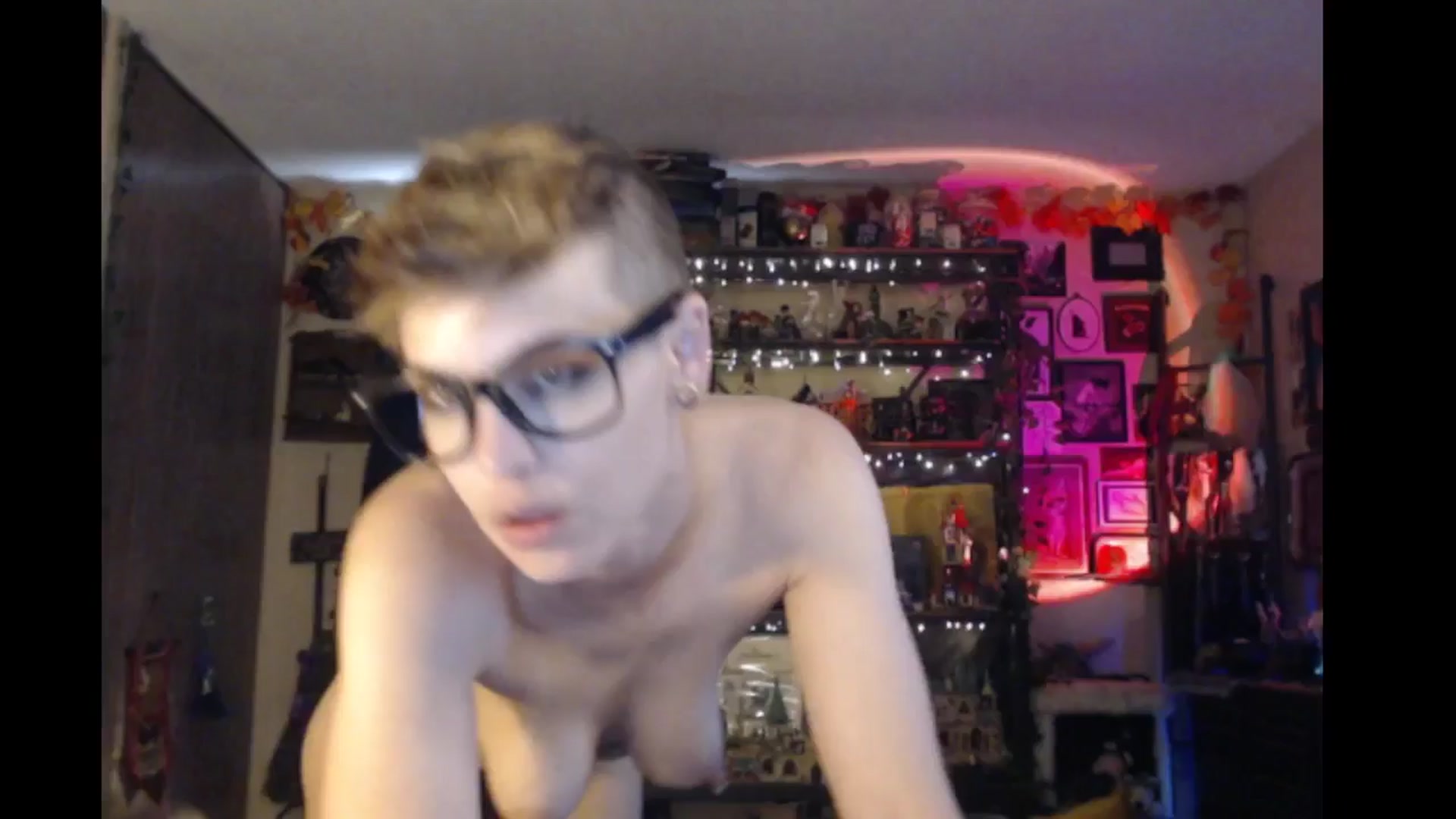 Gallery image thumbnail from Ancored's myfreecams stream on, 10/13/2024, 19:20 image 16 of 20