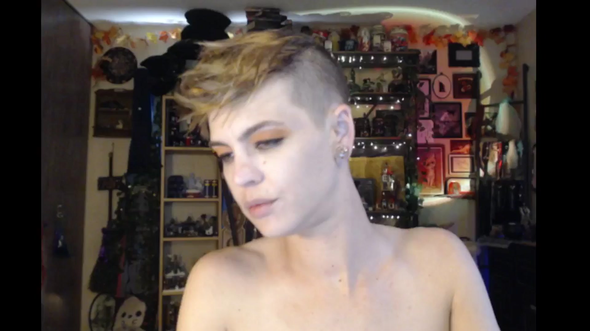 Gallery image thumbnail from Ancored's myfreecams stream on, 10/13/2024, 19:20 image 4 of 20
