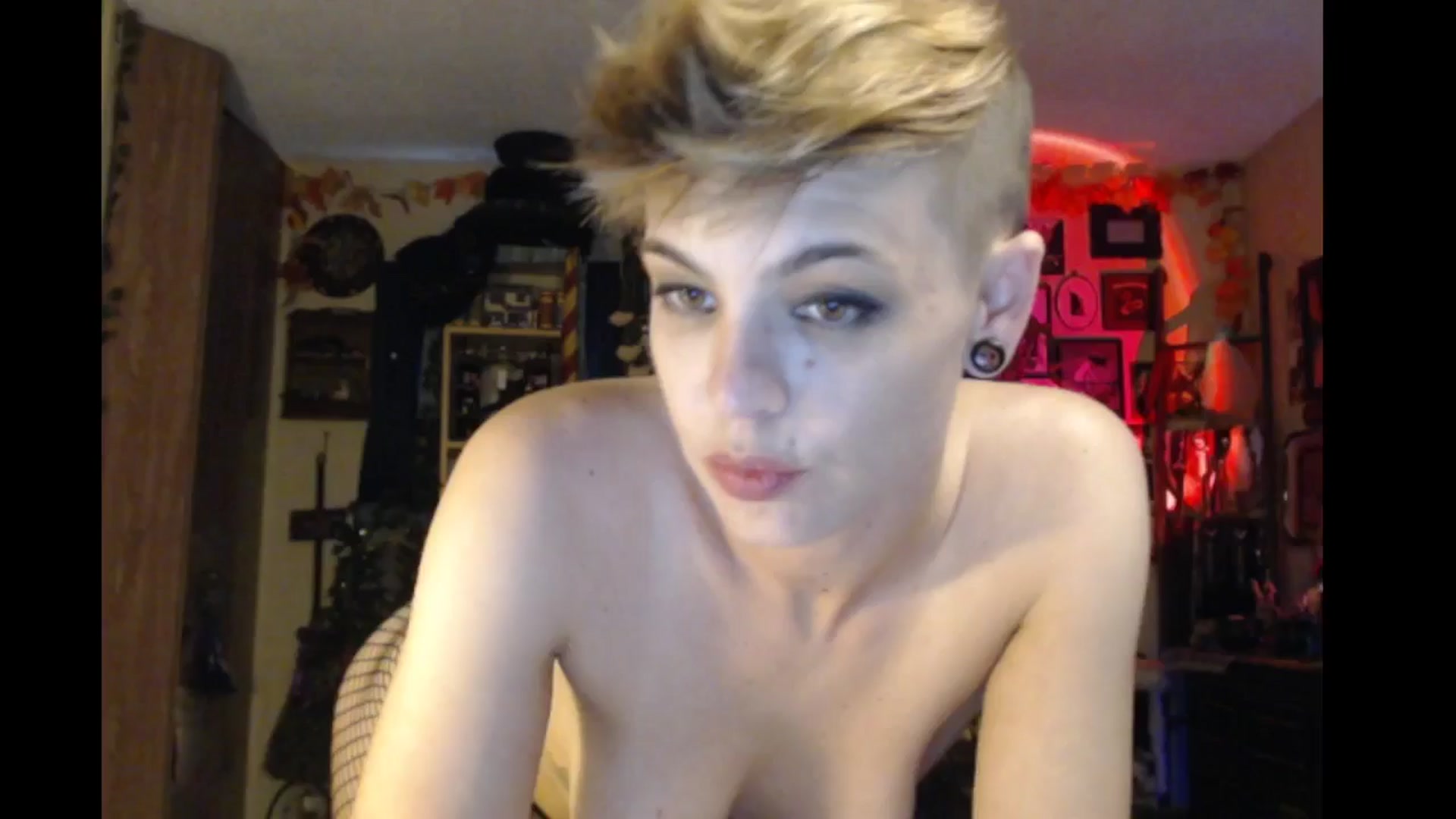 Gallery image thumbnail from Ancored's myfreecams stream on, 10/14/2024, 23:57 image 16 of 20
