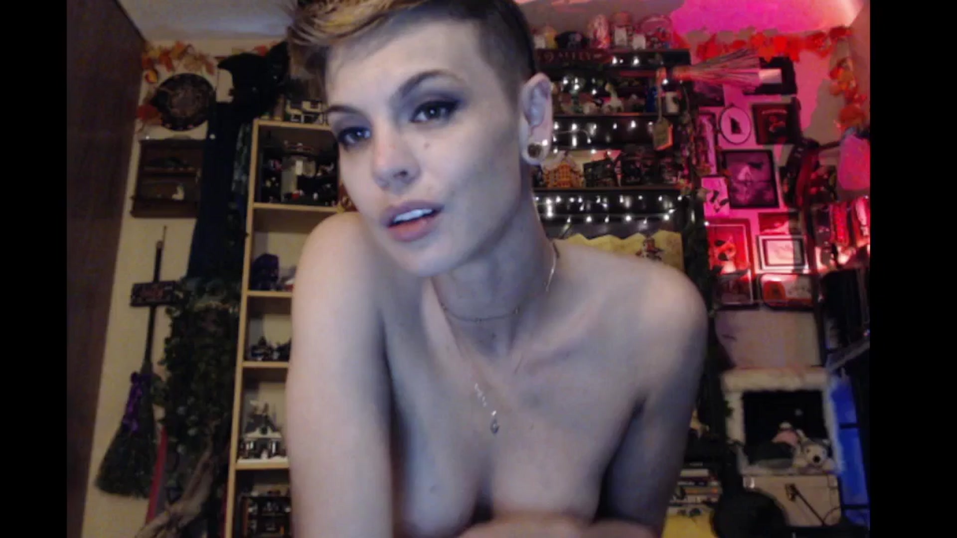 Gallery image thumbnail from Ancored's myfreecams stream on, 10/21/2024, 24:00 image 14 of 20