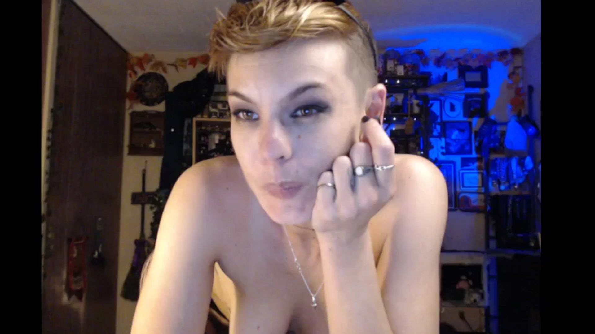 Gallery image thumbnail from Ancored's myfreecams stream on, 10/21/2024, 01:23 image 4 of 20