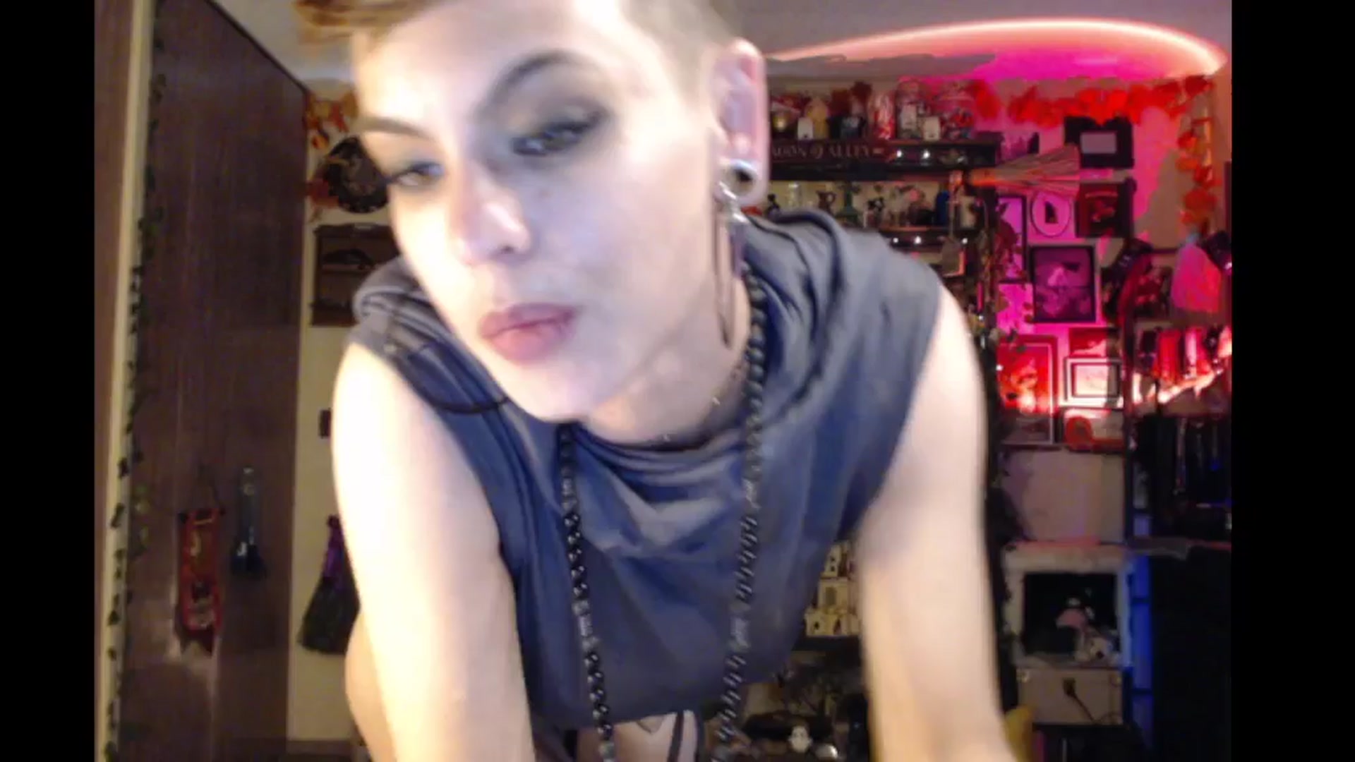 Gallery image thumbnail from Ancored's myfreecams stream on, 10/22/2024, 24:31 image 5 of 20