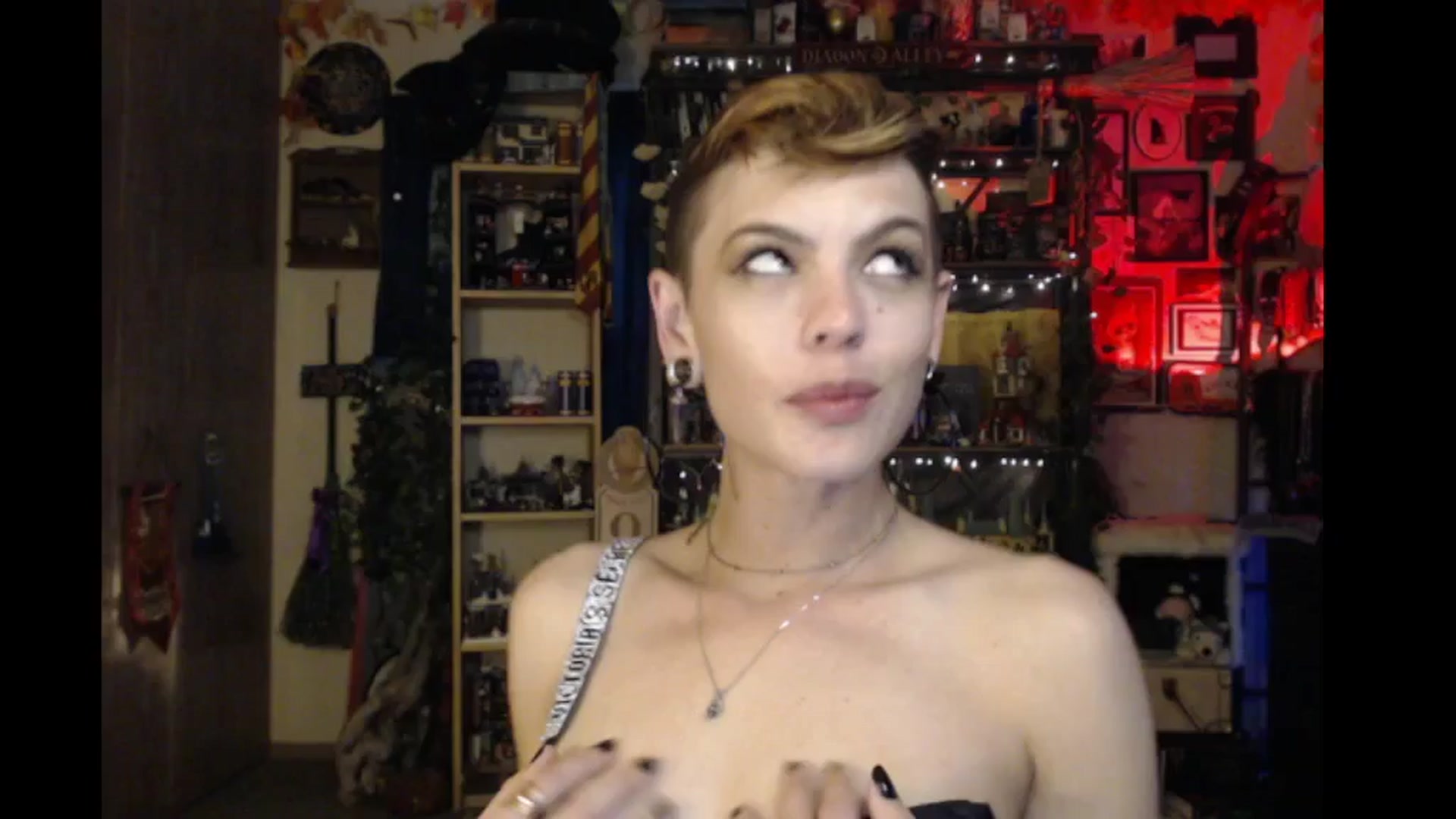 Gallery image thumbnail from Ancored's myfreecams stream on, 10/22/2024, 24:31 image 10 of 20