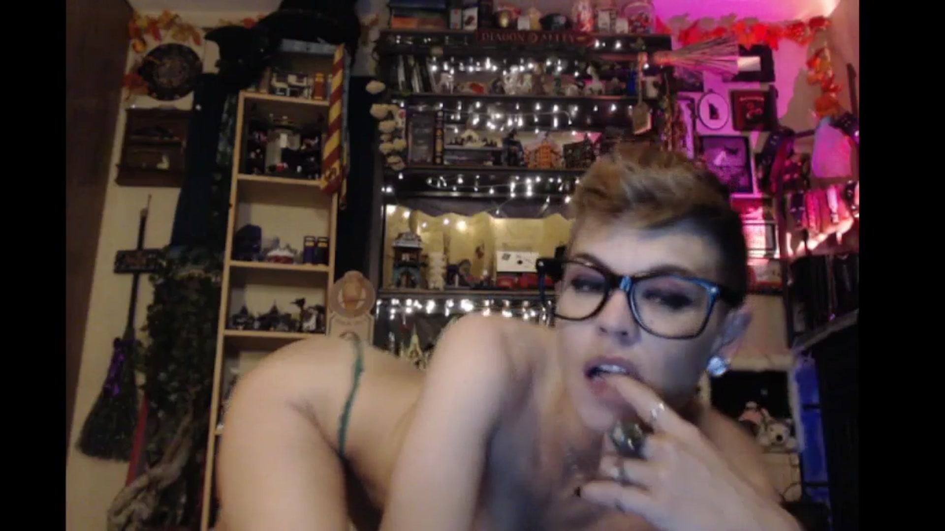 Gallery image thumbnail from Ancored's myfreecams stream on, 10/24/2024, 01:48 image 16 of 20