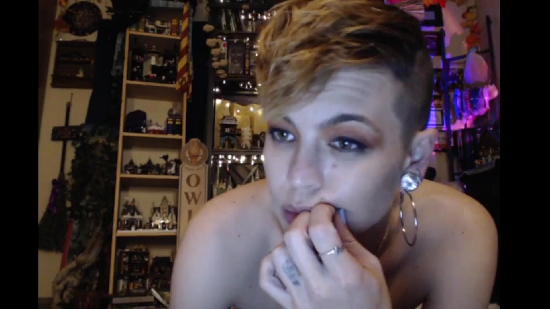 Gallery image thumbnail from Ancored's myfreecams stream on, 11/21/2024, 01:31 image 16 of 20