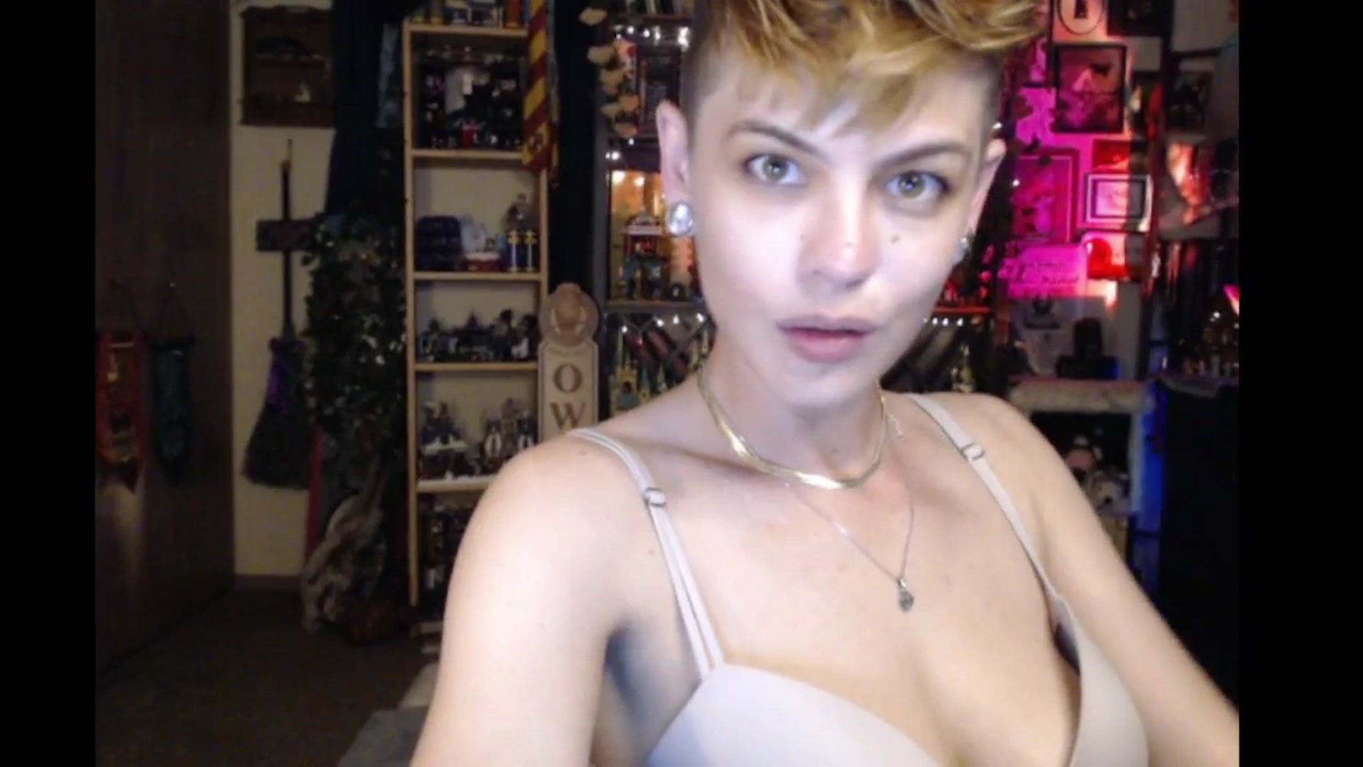 Gallery image thumbnail from Ancored's myfreecams stream on, 11/27/2024, 24:41 image 9 of 20