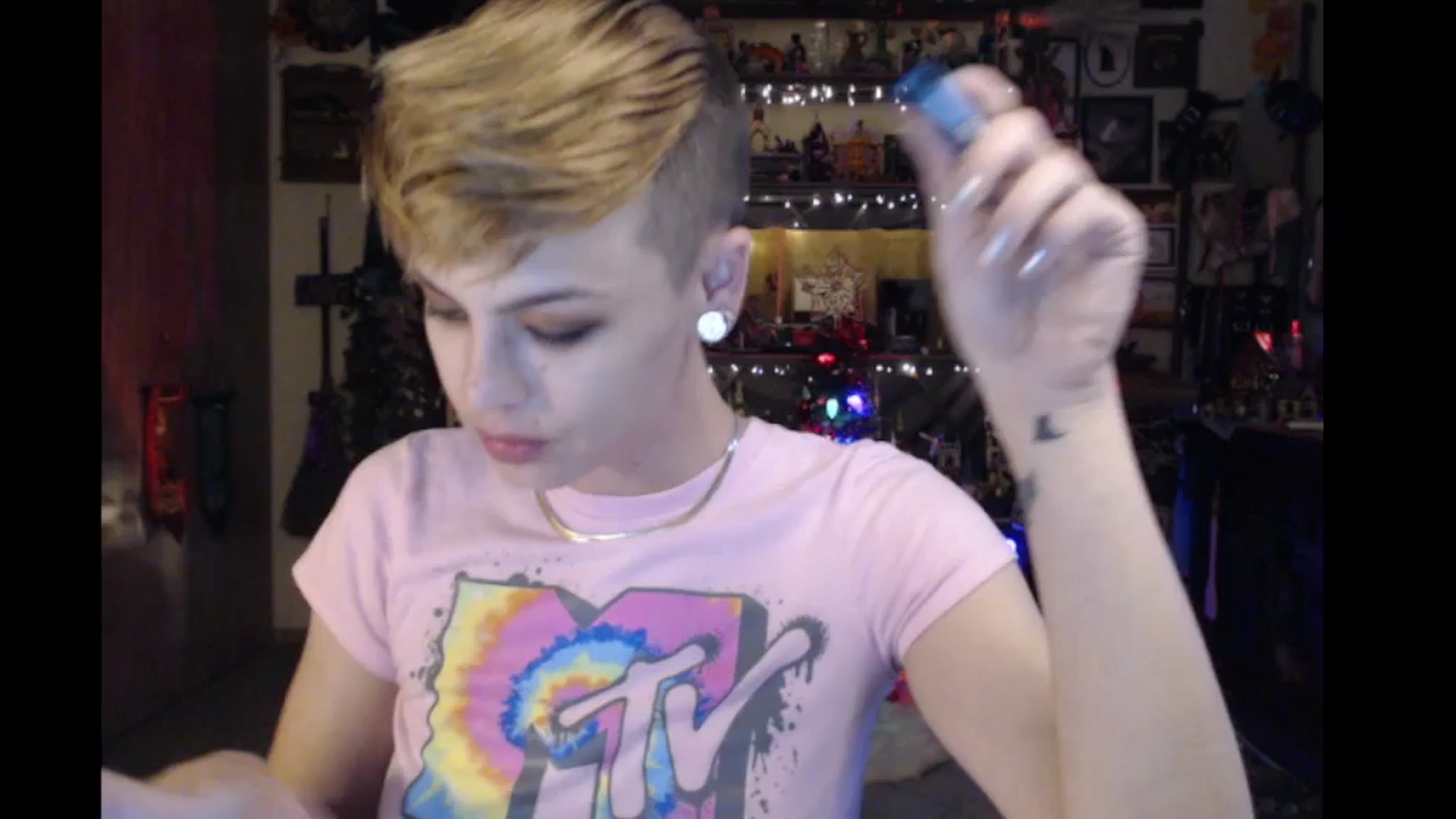 Gallery image thumbnail from Ancored's myfreecams stream on, 11/30/2024, 21:27 image 14 of 20