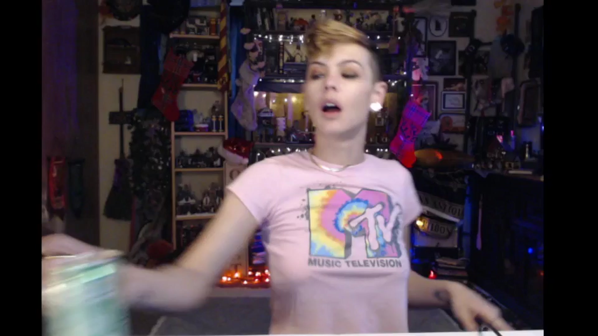 Gallery image thumbnail from Ancored's myfreecams stream on, 11/30/2024, 21:27 image 11 of 20