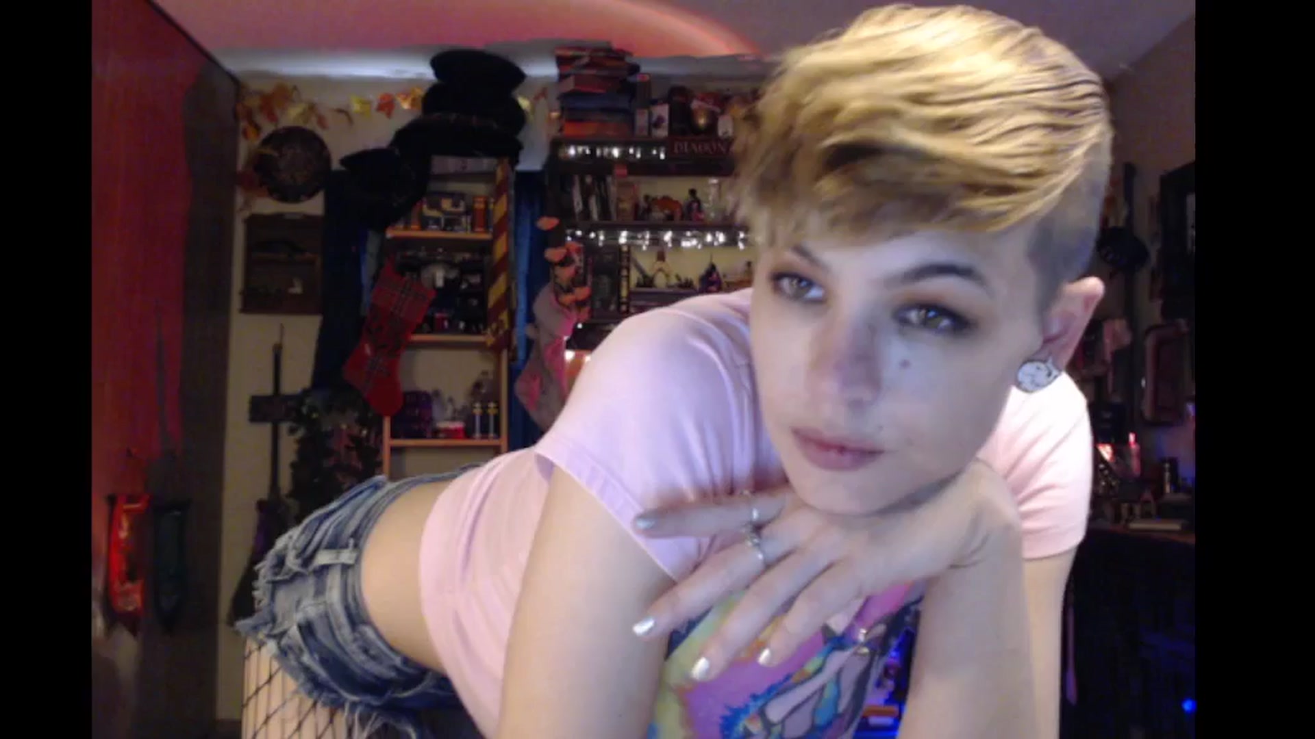 Gallery image thumbnail from Ancored's myfreecams stream on, 11/30/2024, 22:03 image 17 of 20