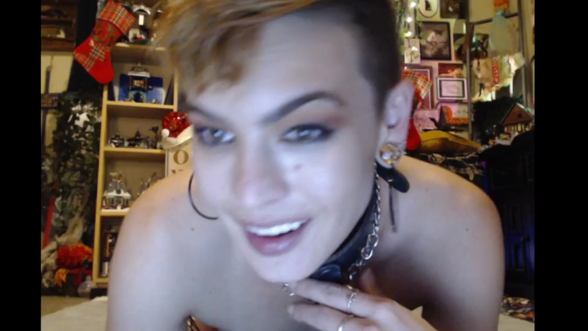 Gallery image thumbnail from Ancored's myfreecams stream on, 12/04/2024, 01:36 image 5 of 20