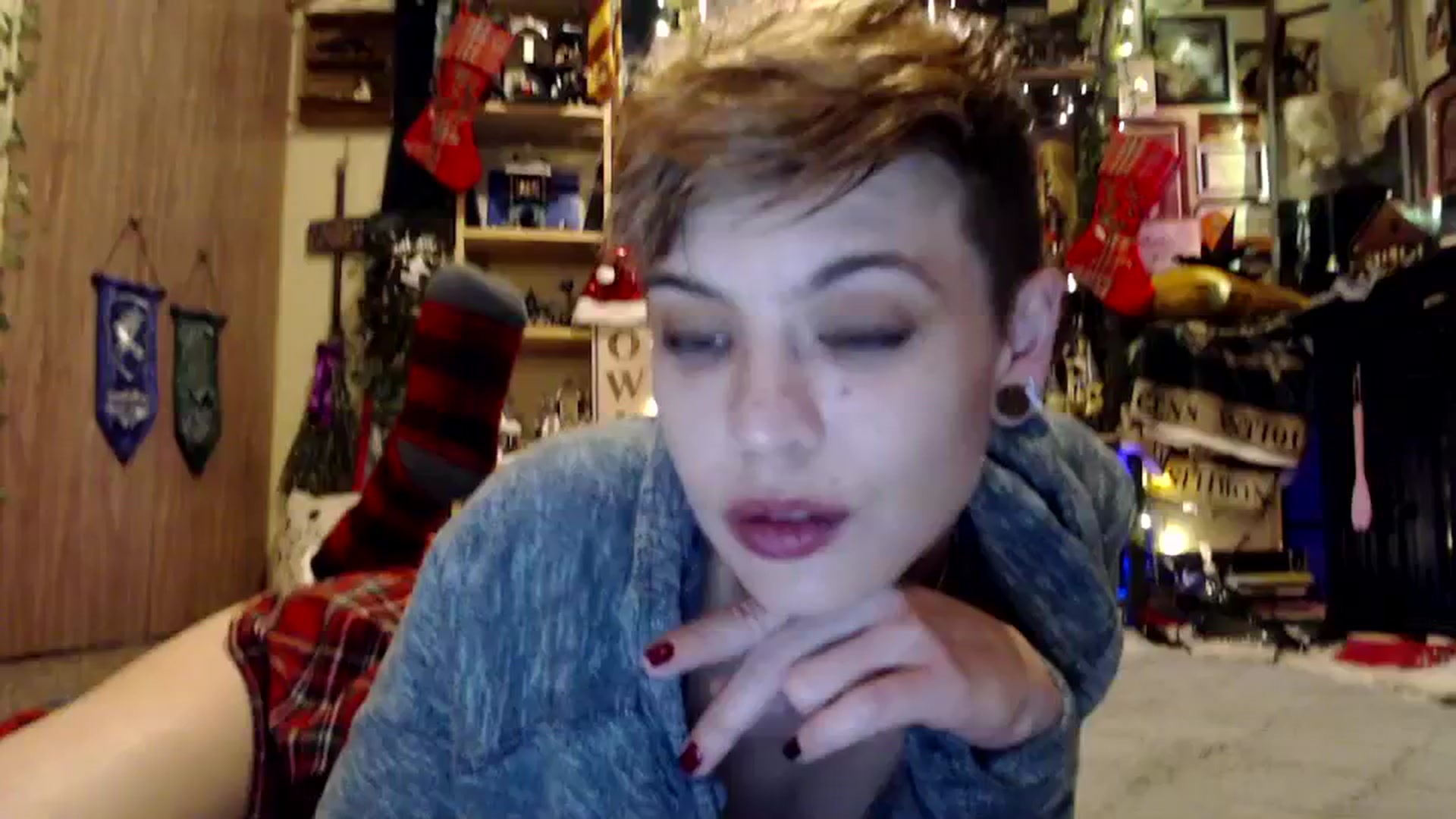 Gallery image thumbnail from Ancored's myfreecams stream on, 12/17/2024, 24:28 image 15 of 20
