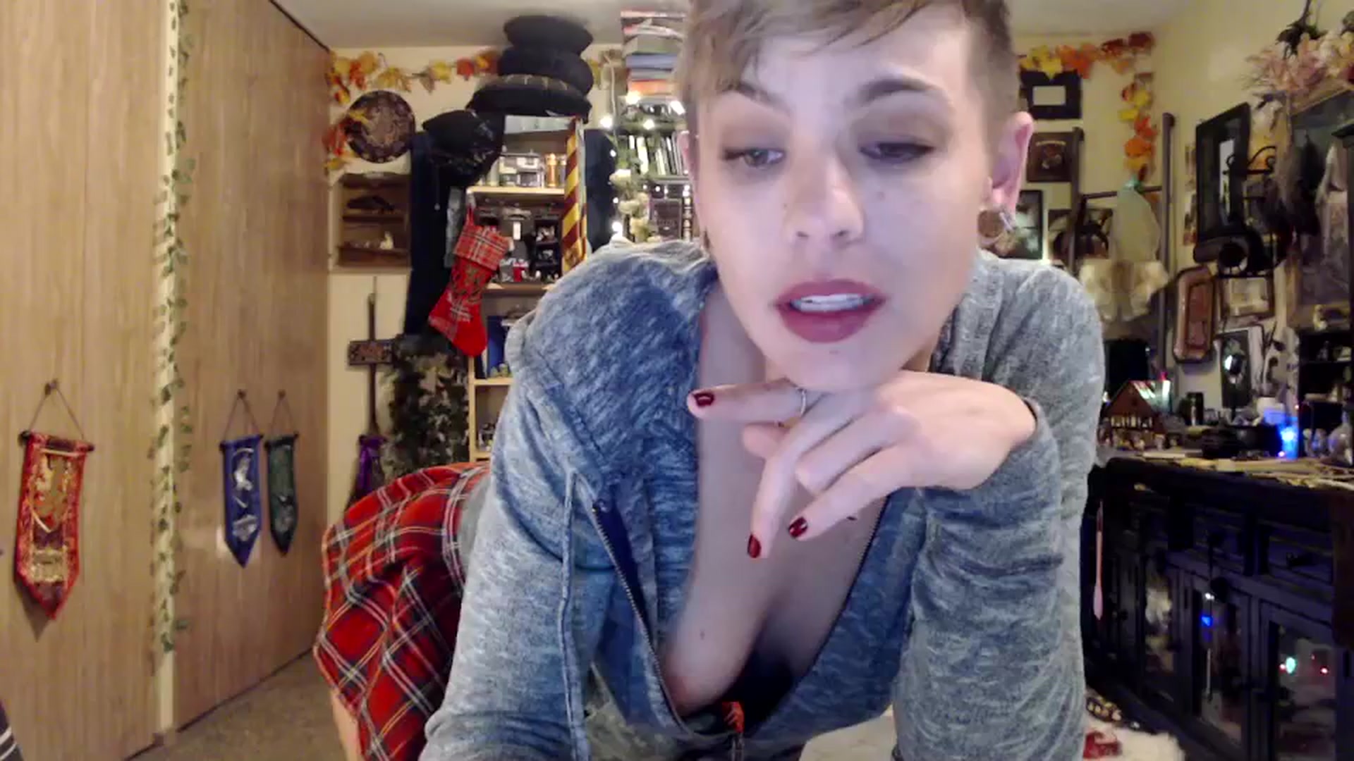 Gallery image thumbnail from Ancored's myfreecams stream on, 12/17/2024, 24:28 image 1 of 20