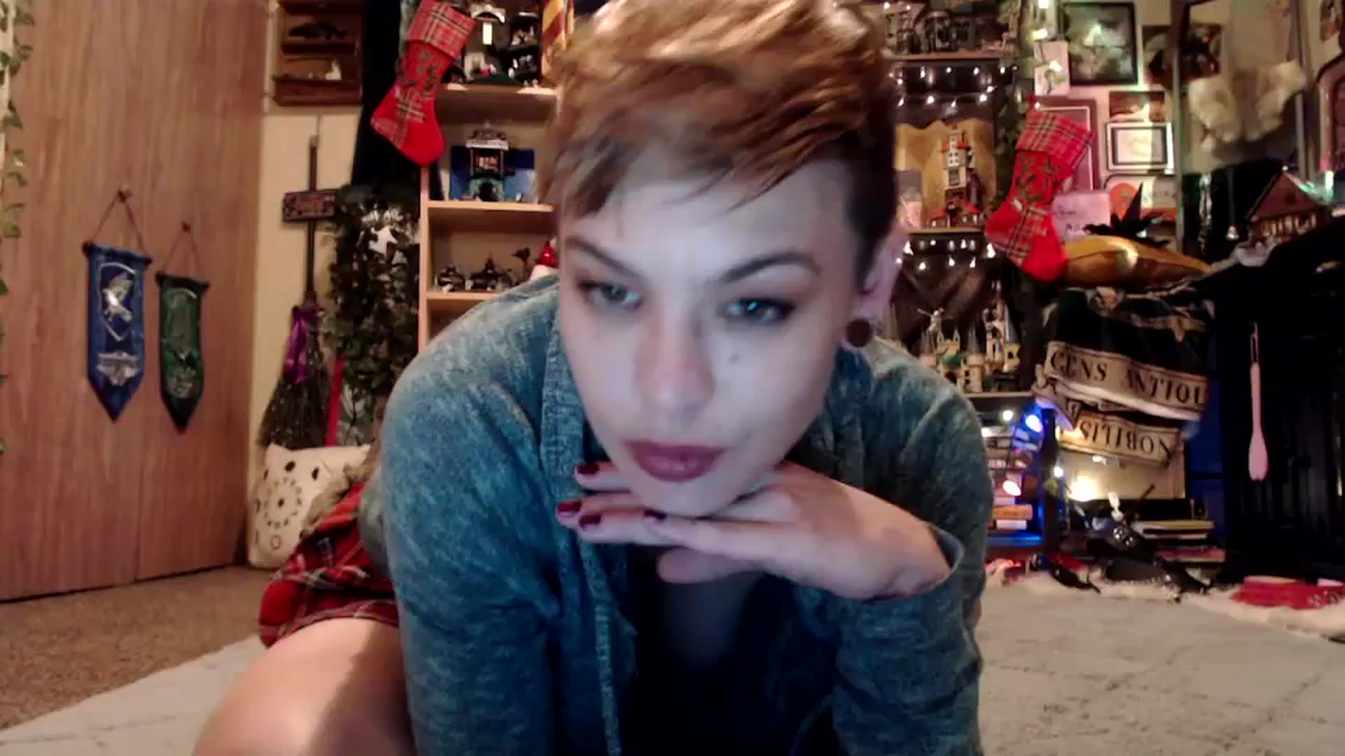 Gallery image thumbnail from Ancored's myfreecams stream on, 12/17/2024, 24:28 image 17 of 20