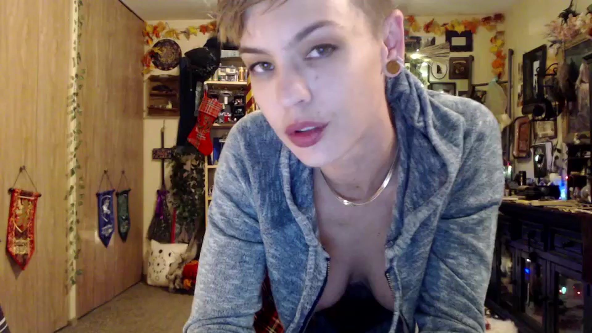 Gallery image thumbnail from Ancored's myfreecams stream on, 12/17/2024, 24:28 image 4 of 20