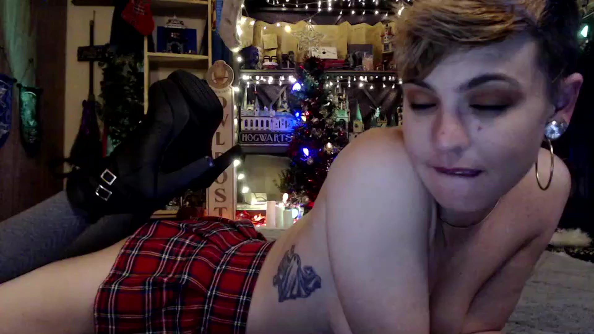 Gallery image thumbnail from Ancored's myfreecams stream on, 12/19/2024, 21:29 image 13 of 20