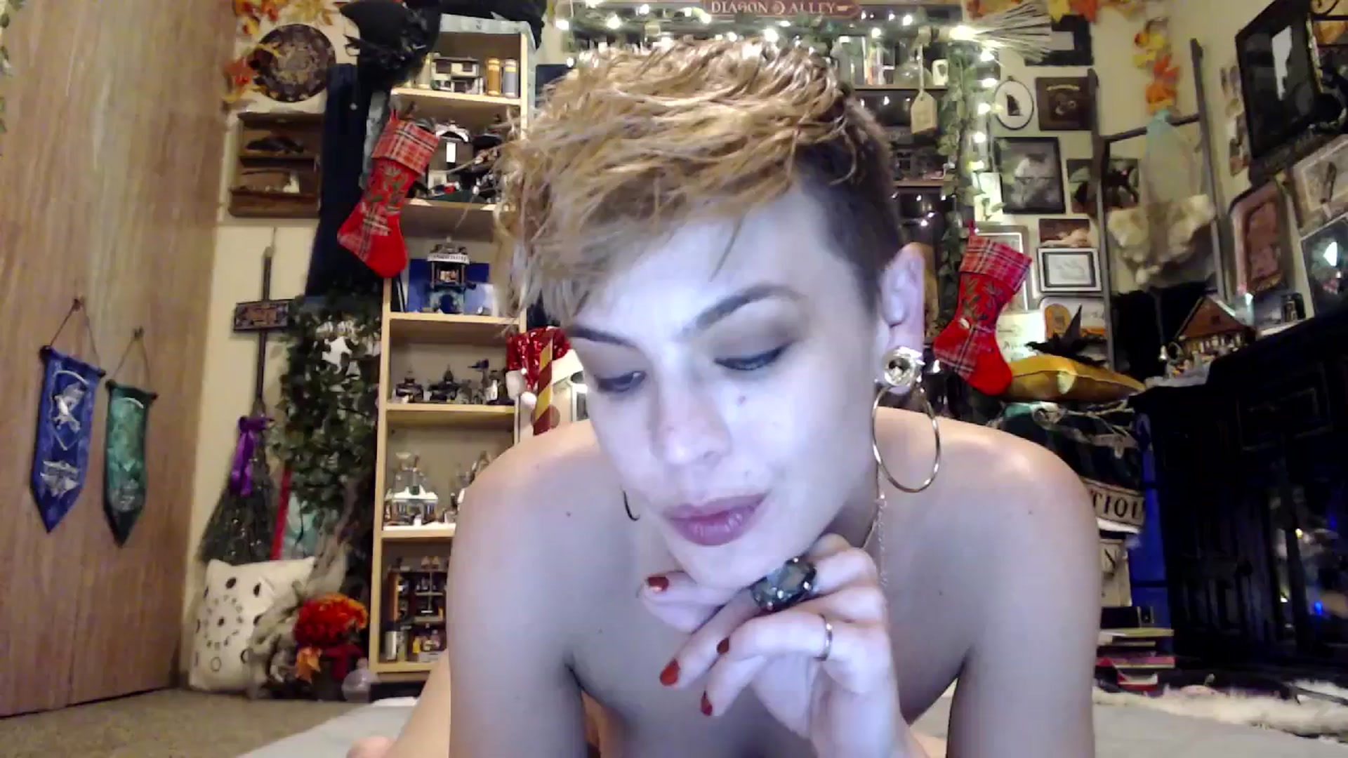 Gallery image thumbnail from Ancored's myfreecams stream on, 12/21/2024, 24:48 image 17 of 20