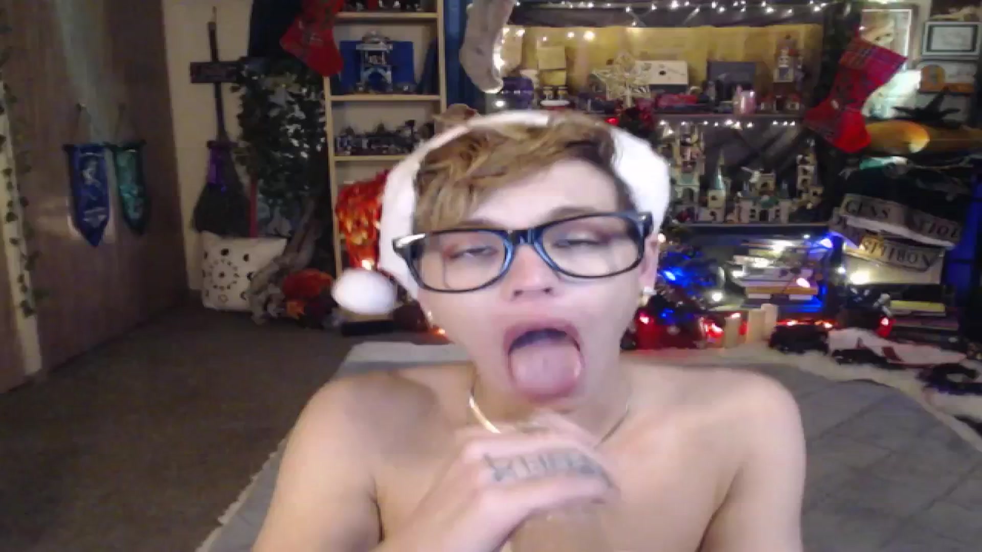 Gallery image thumbnail from Ancored's myfreecams stream on, 12/24/2024, 22:43 image 18 of 20