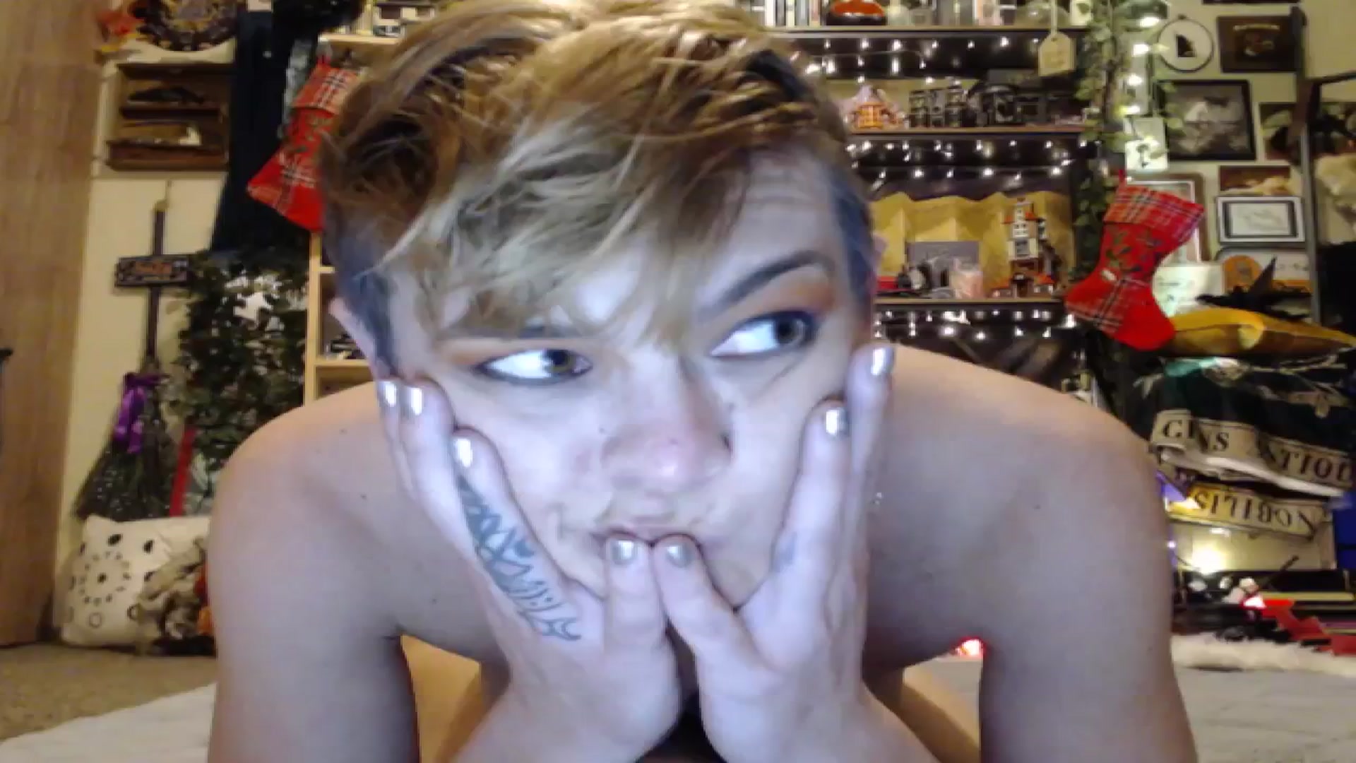 Gallery image thumbnail from Ancored's myfreecams stream on, 12/31/2024, 24:49 image 9 of 20