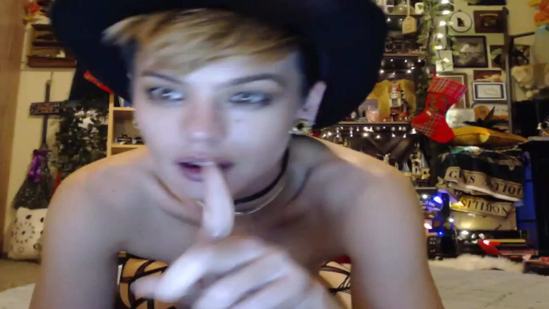 Gallery image thumbnail from Ancored's myfreecams stream on, 01/01/2025, 24:26 image 18 of 20