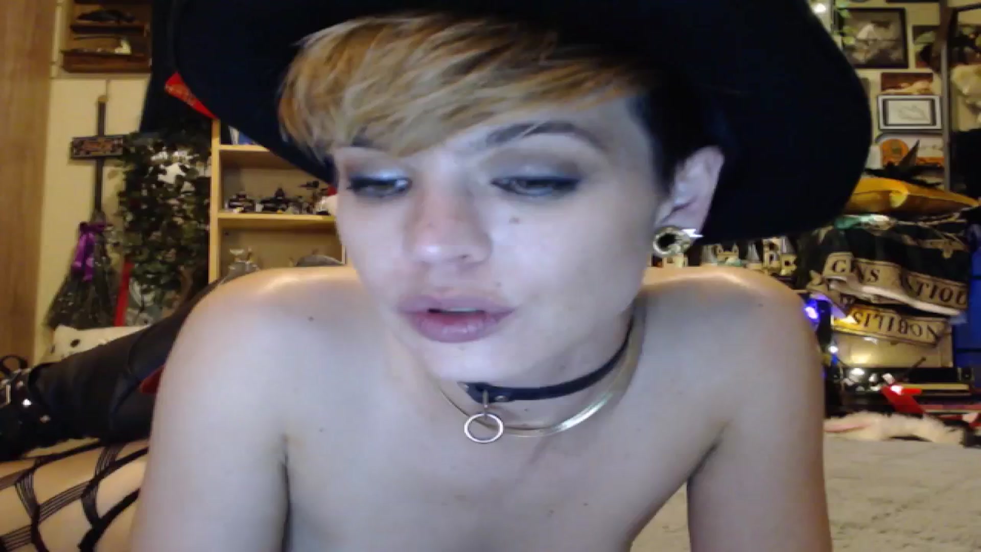Gallery image thumbnail from Ancored's myfreecams stream on, 01/01/2025, 24:26 image 15 of 20