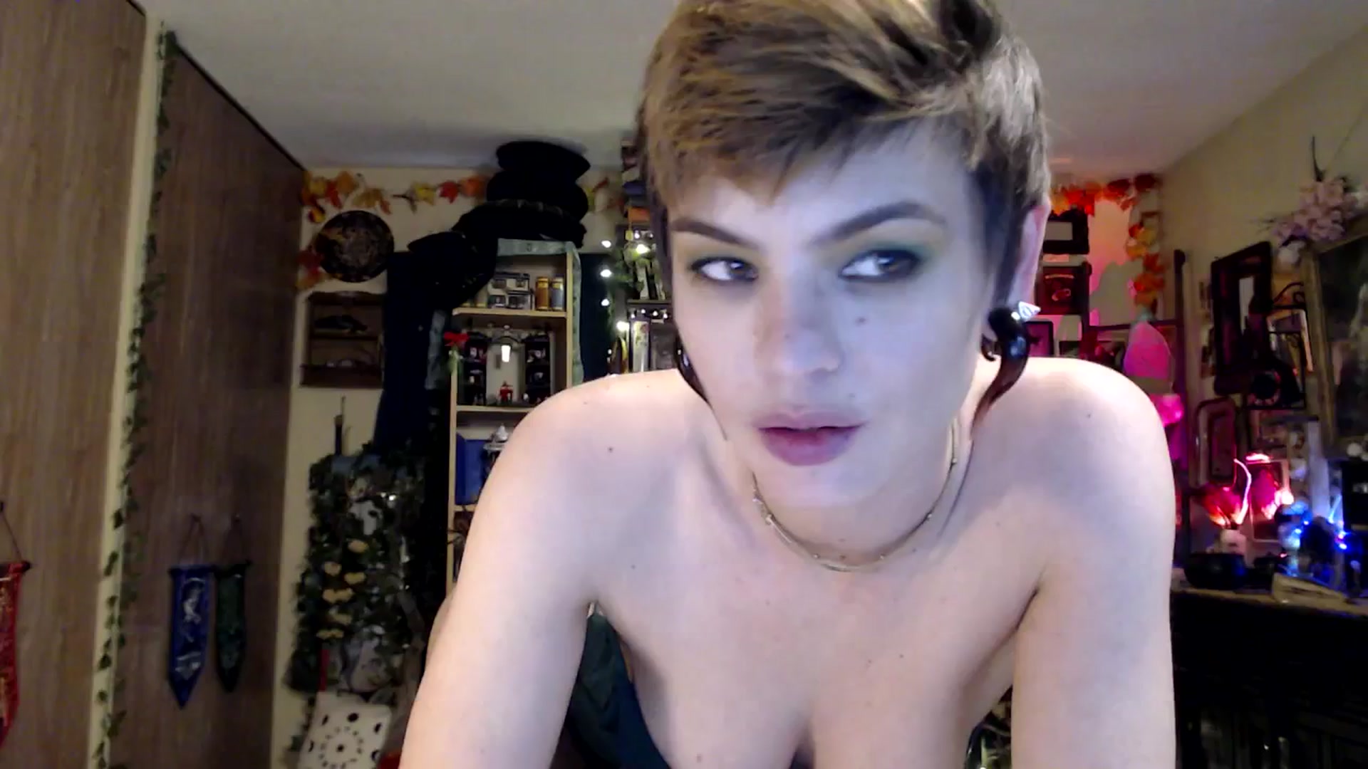 Gallery image thumbnail from Ancored's myfreecams stream on, 03/20/2025, 24:22 image 14 of 20