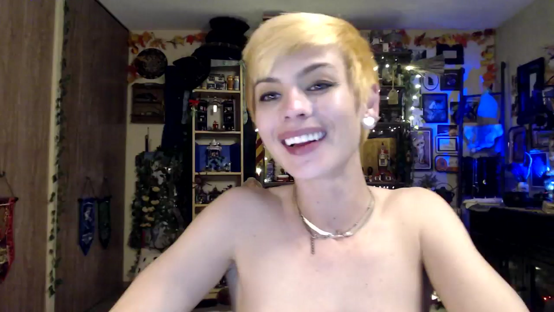 Gallery image thumbnail from Ancored's myfreecams stream on, 03/21/2025, 02:16 image 10 of 20