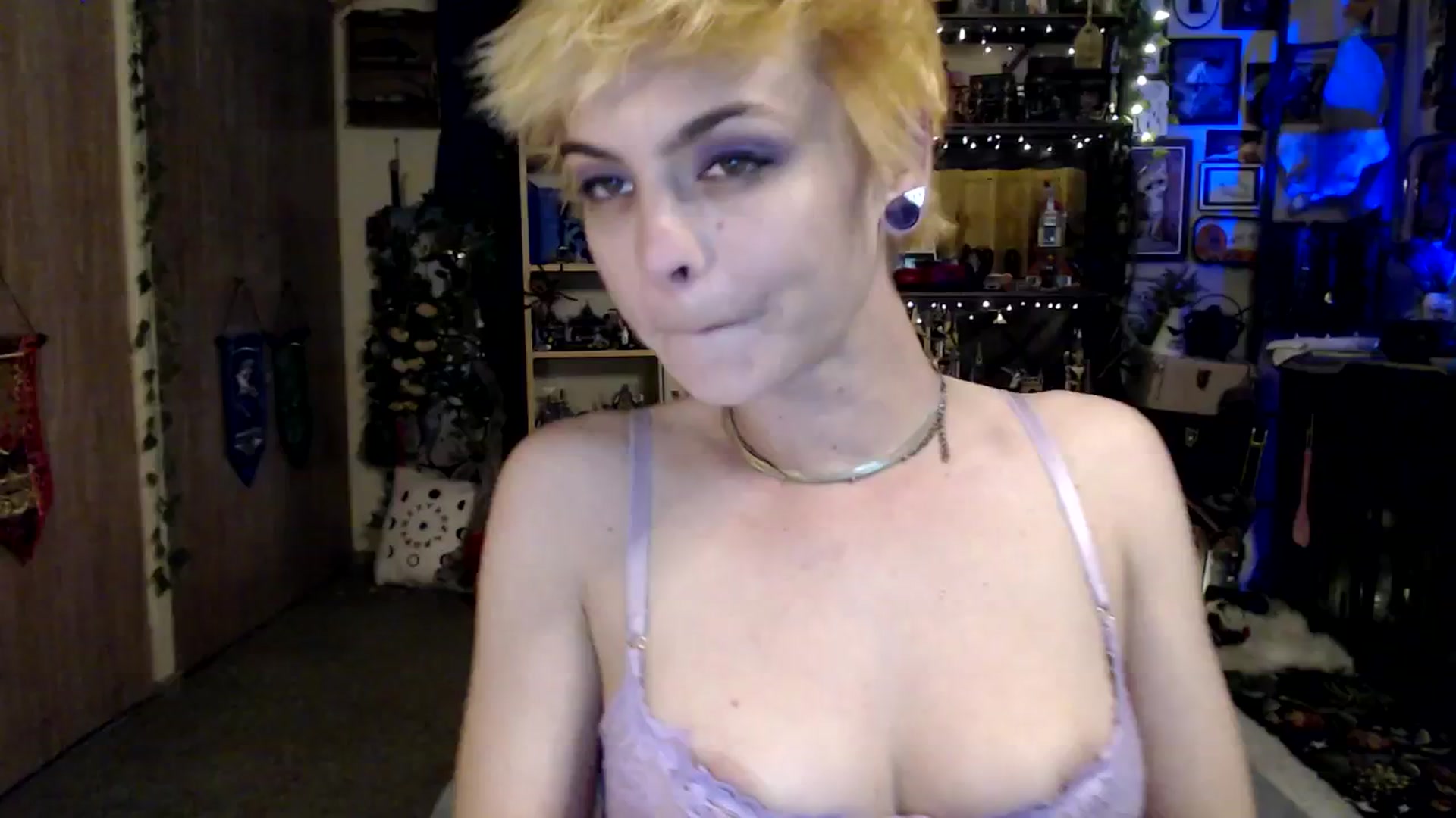 Gallery image thumbnail from Ancored's myfreecams stream on, 03/25/2025, 23:51 image 14 of 20