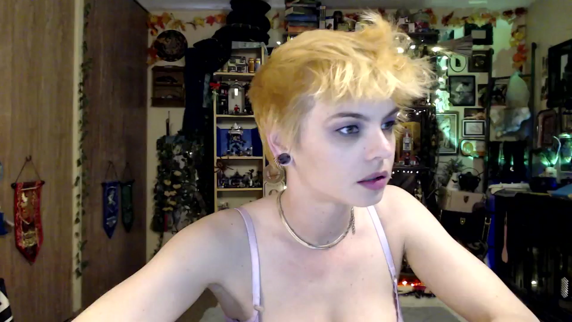 Gallery image thumbnail from Ancored's myfreecams stream on, 03/25/2025, 23:51 image 15 of 20