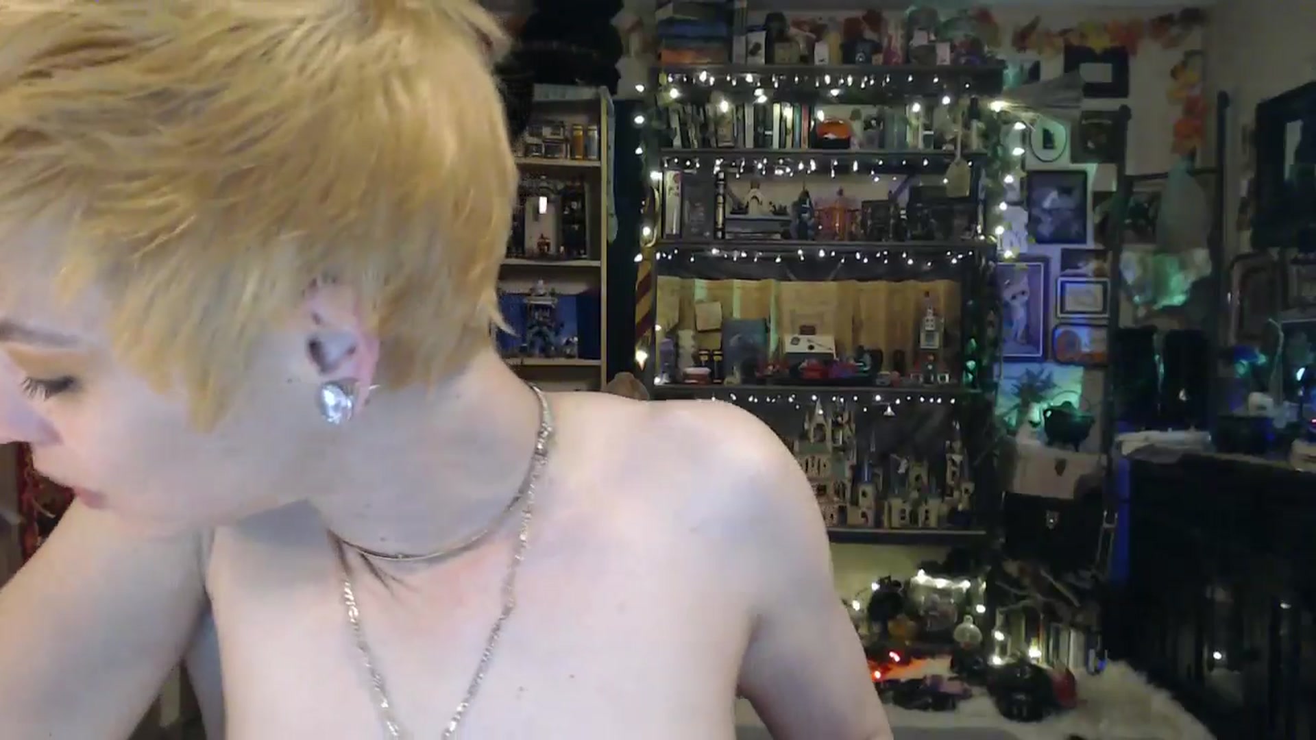 Gallery image thumbnail from Ancored's myfreecams stream on, 03/29/2025, 03:37 image 2 of 20