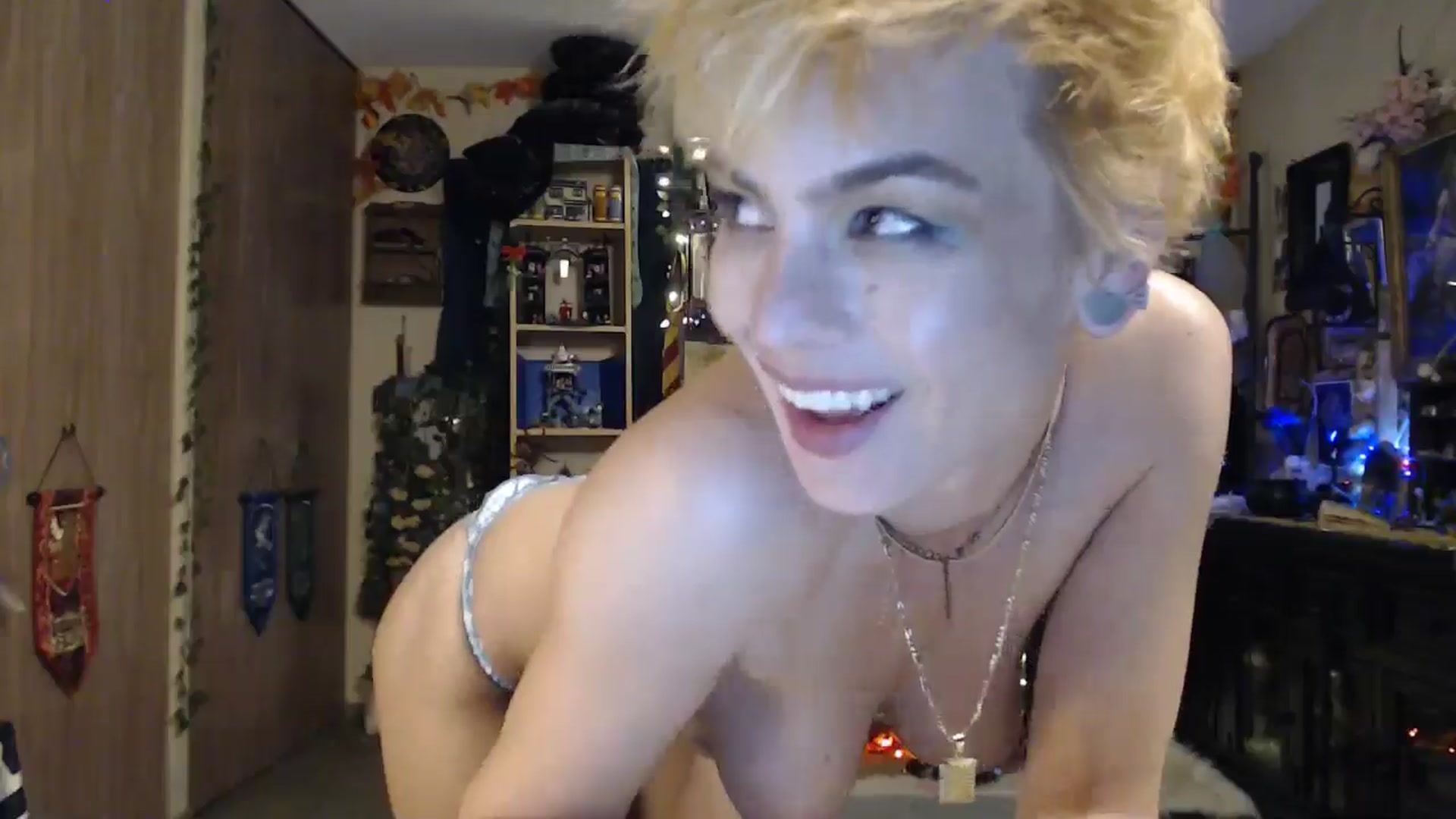 Gallery image thumbnail from Ancored's myfreecams stream on, 03/31/2025, 01:20 image 13 of 20