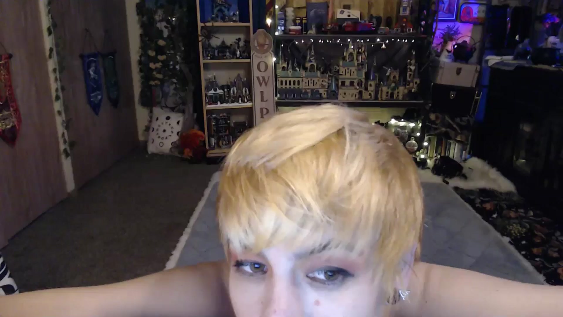 Gallery image thumbnail from Ancored's myfreecams stream on, 04/03/2025, 23:18 image 17 of 20