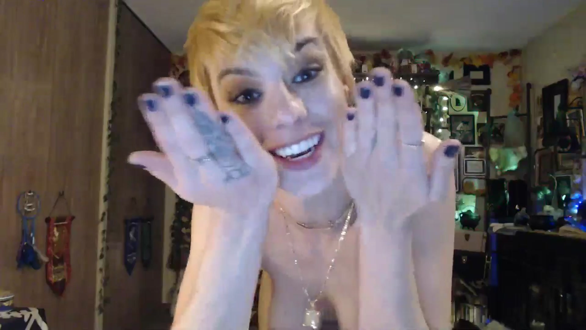 Gallery image thumbnail from Ancored's myfreecams stream on, 04/05/2025, 01:43 image 2 of 20
