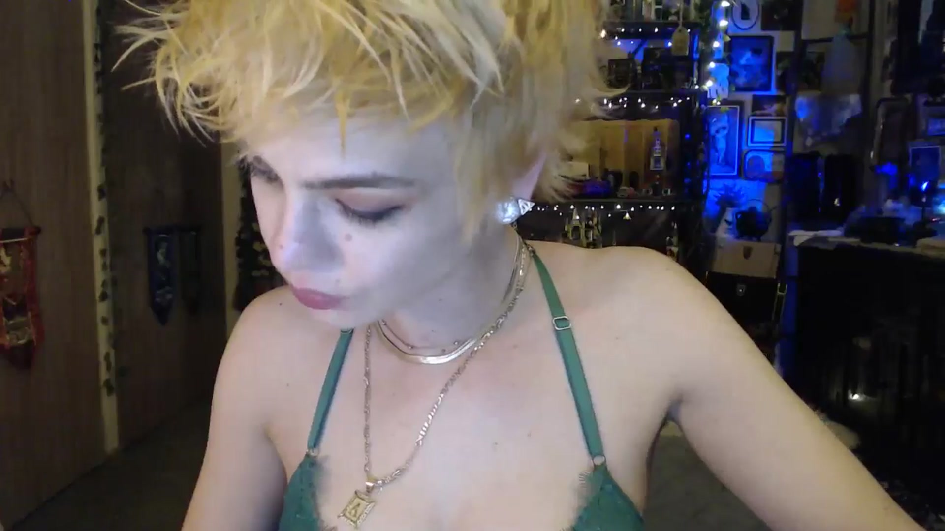 Gallery image thumbnail from Ancored's myfreecams stream on, 04/09/2025, 02:31 image 6 of 20
