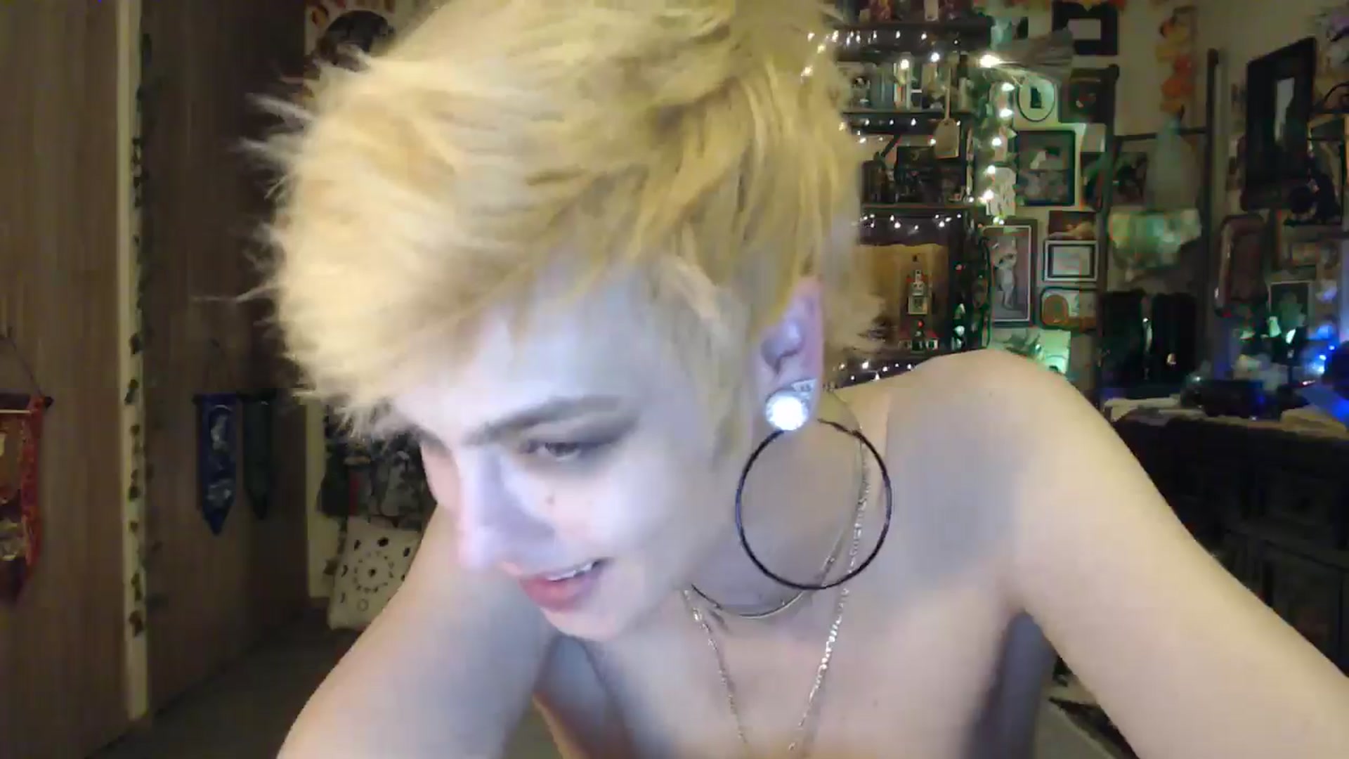 Gallery image thumbnail from Ancored's myfreecams stream on, 04/10/2025, 04:44 image 16 of 20
