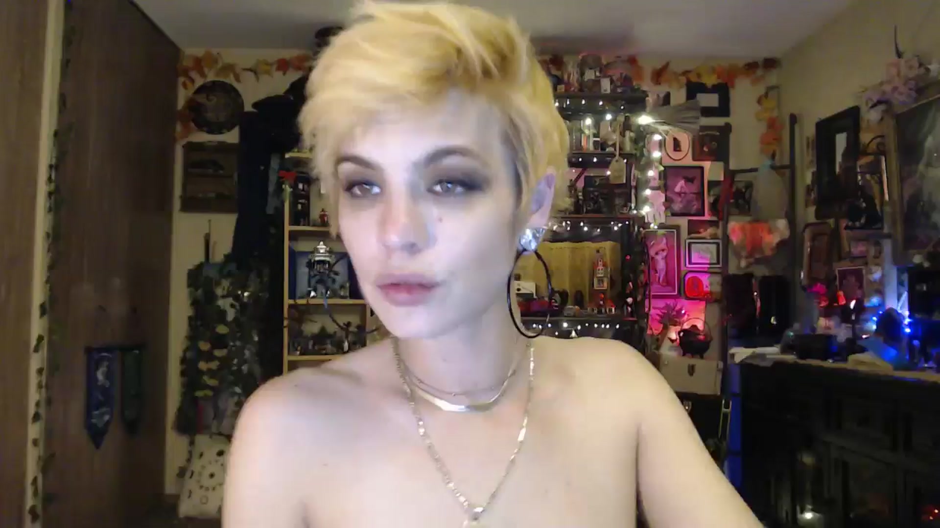 Gallery image thumbnail from Ancored's myfreecams stream on, 04/10/2025, 04:44 image 8 of 20