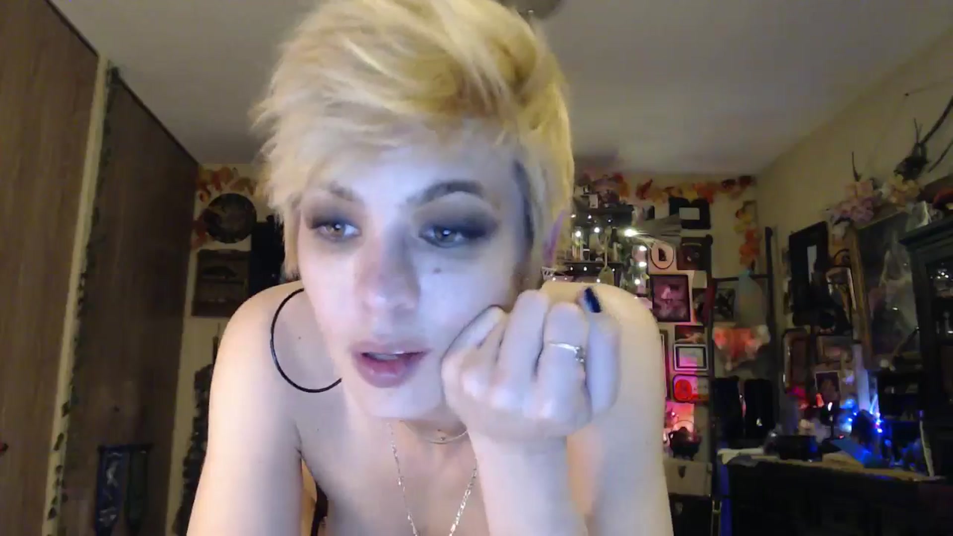 Gallery image thumbnail from Ancored's myfreecams stream on, 04/10/2025, 04:44 image 11 of 20