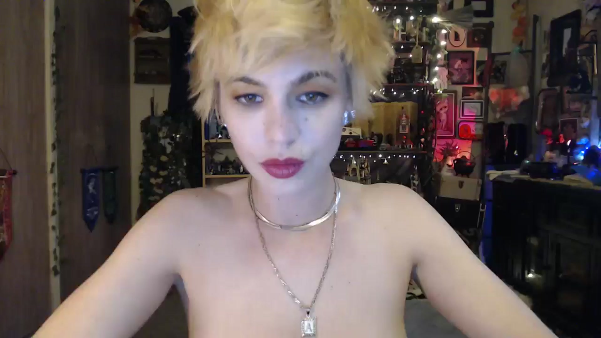 Gallery image thumbnail from Ancored's myfreecams stream on, 04/10/2025, 23:57 image 14 of 20