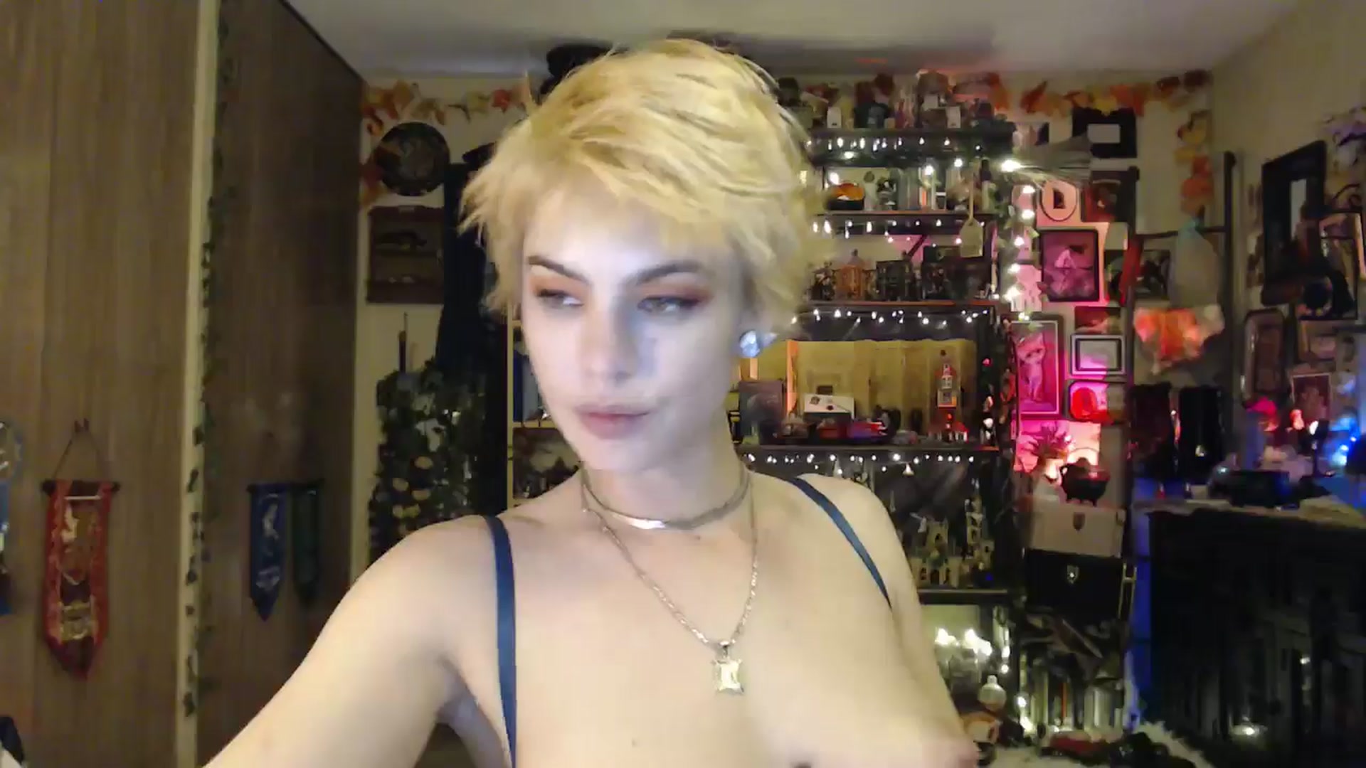Gallery image thumbnail from Ancored's myfreecams stream on, 04/13/2025, 01:29 image 9 of 20